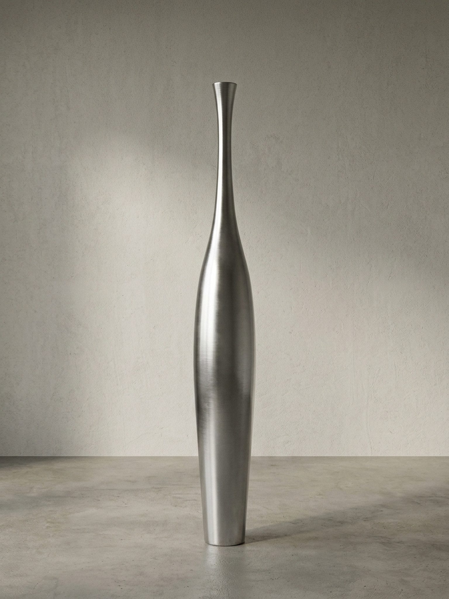 KADIMA DESIGN Dekovase Deko Vase groß BOTTLE L Aluminium modern mit 1 Öffnung in Silber (Große Dekovase für Blumen), Hohe Alu Blumenvase handgefertigt