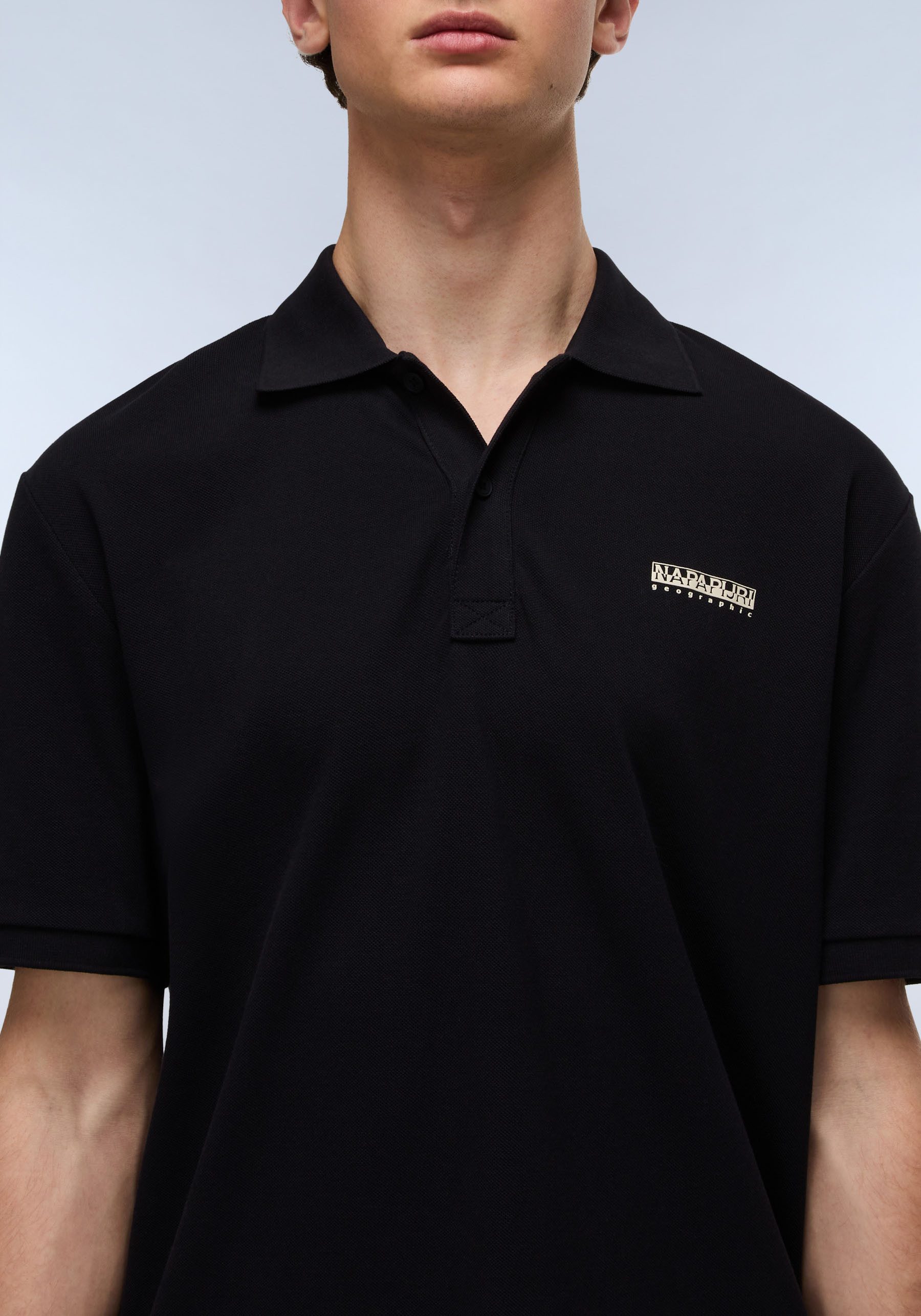 Napapijri Poloshirt E-SMALL BOX Kurzarm-Design, mit Polokragen, aus Baumwolle