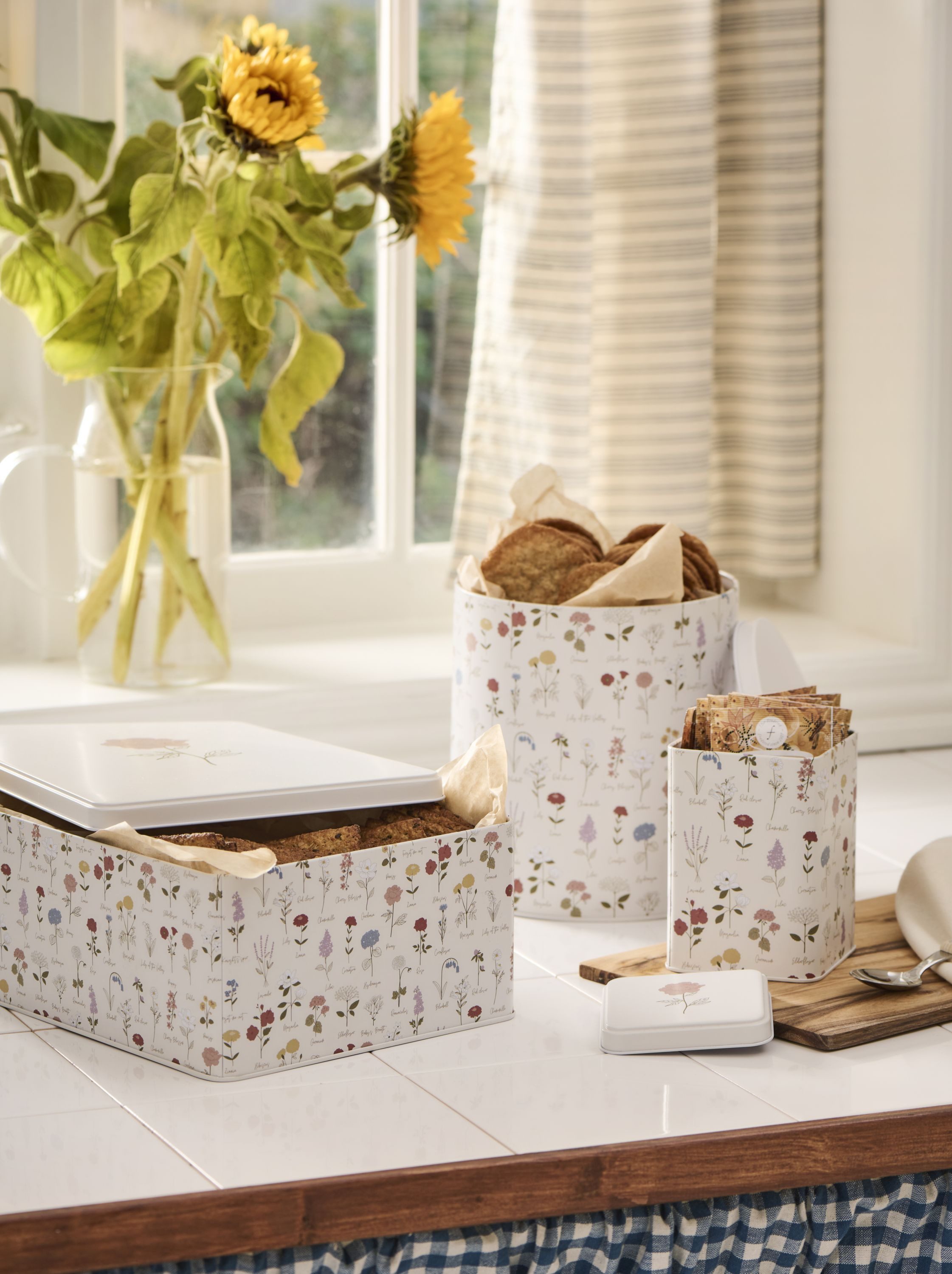 Ib Laursen Vorratsdose Ib Laursen - Vorratsdose Dose mit Deckel Blumenmuster H 12,5cm Metall