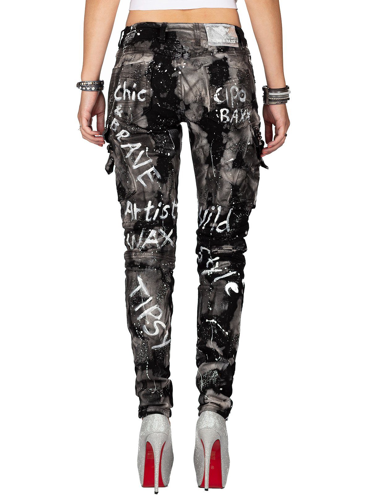 Cipo & Baxx Straight-Jeans Damen Straight Fit Biker Hose Mid Waist BA-WD397 Aufwendiges Design mit Schriftzügen und Strasssteinen