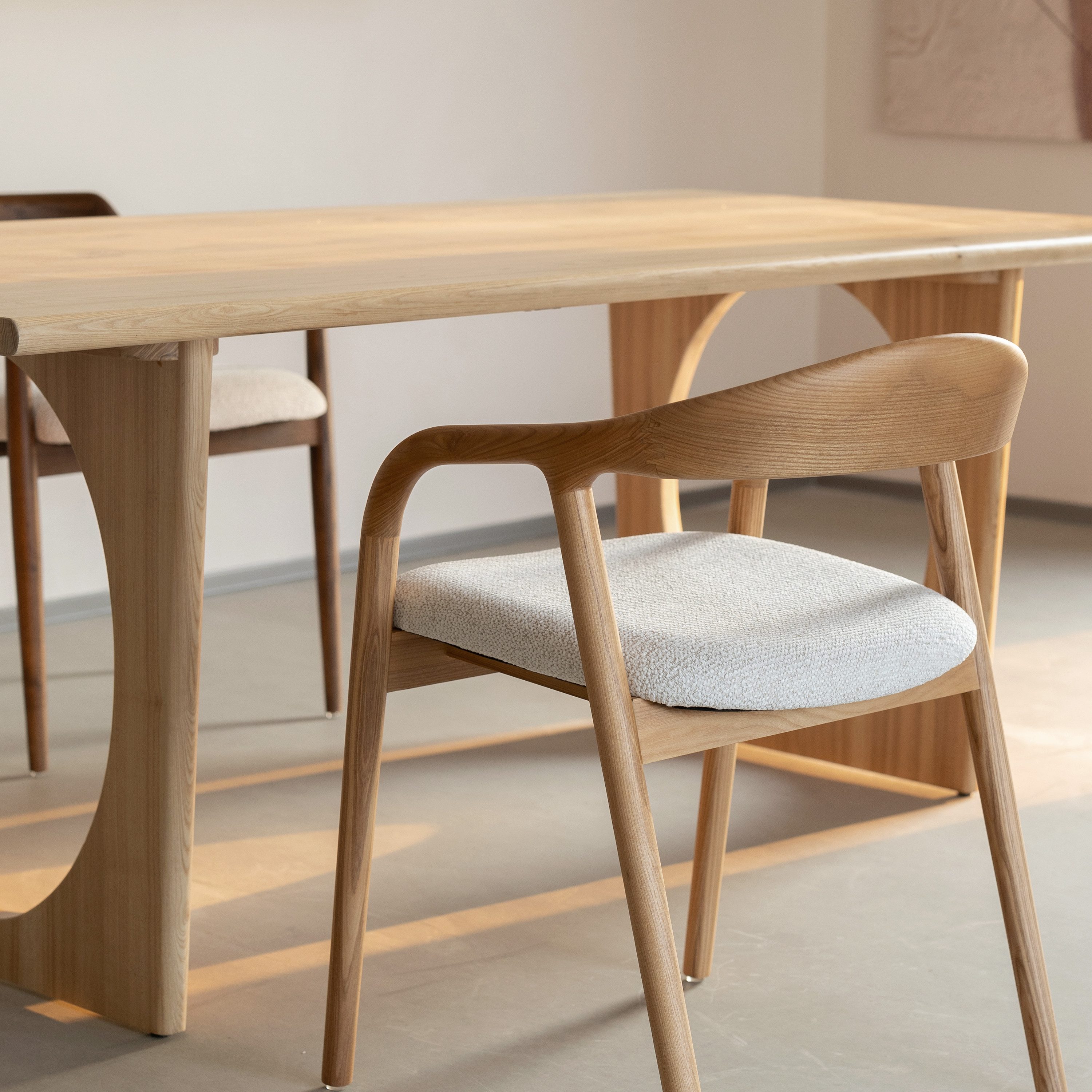 HAUSS SPOLE Esszimmerstuhl für Wohnbereich,1-Sitzer mit gebogener Rückenlehne,Holzstuhl Natur (Freizeitstuhl Dekostuhl aus Eschenholz mit geschwungene Rückenlehne)