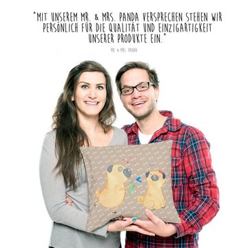 Mr. & Mrs. Panda Dekokissen Mops verliebt - Hundeglück - Geschenk, Haustier, Liebesspruch. Verlob