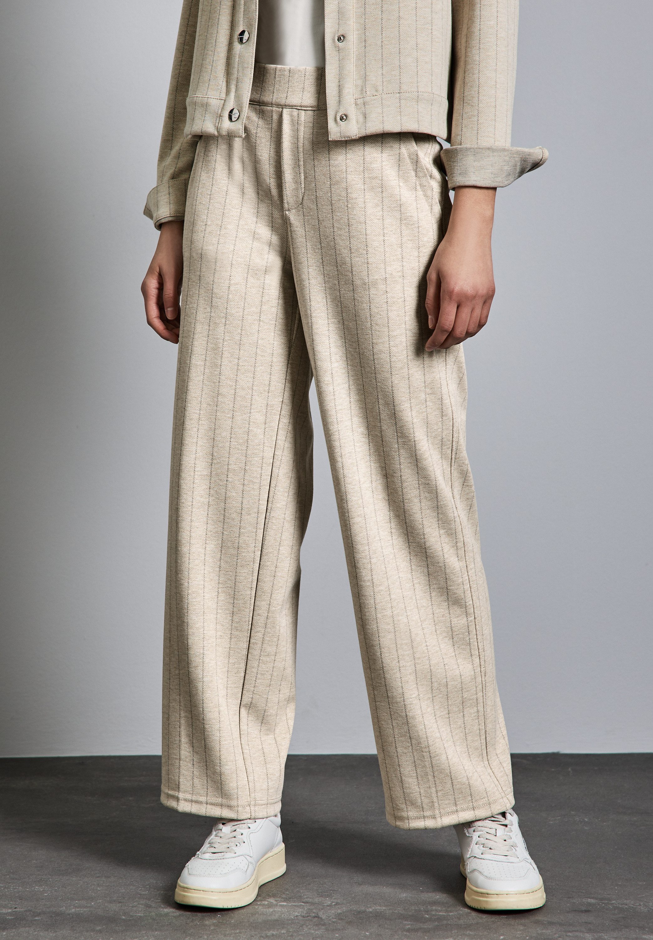 STREET ONE Stoffhose mit seitlichen Einschubtaschen