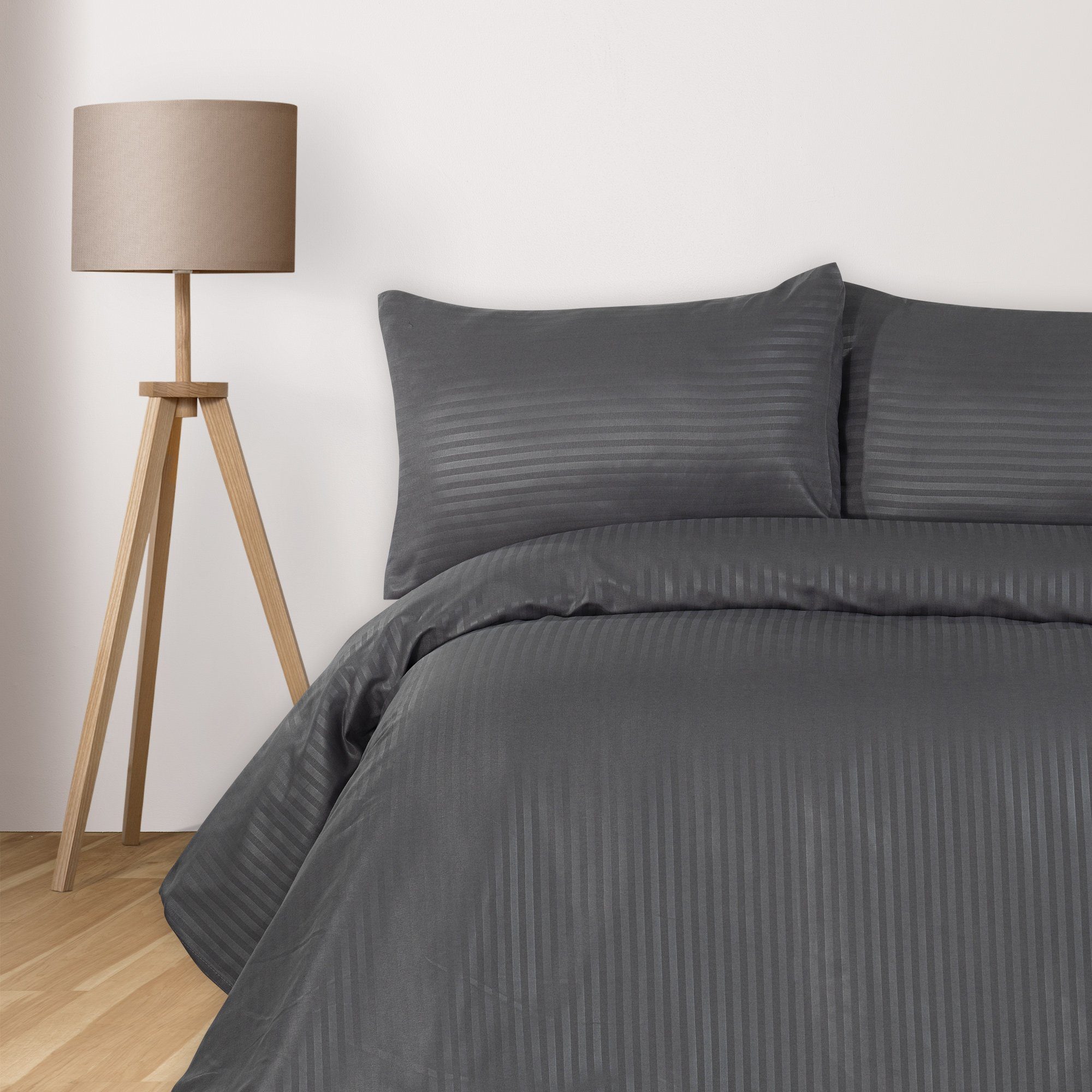 Komfortec Постільна білизна Deluxe, 2&3 Teilig, 140x200 cm, 155x220 cm, 200x200 cm oder 220x240 cm, 100 % Mikrofaser (120 g/m), 2 teilig, Комплекти постільної білизни 140x200 cm mit Reißverschluss, Weich und Bügelfrei