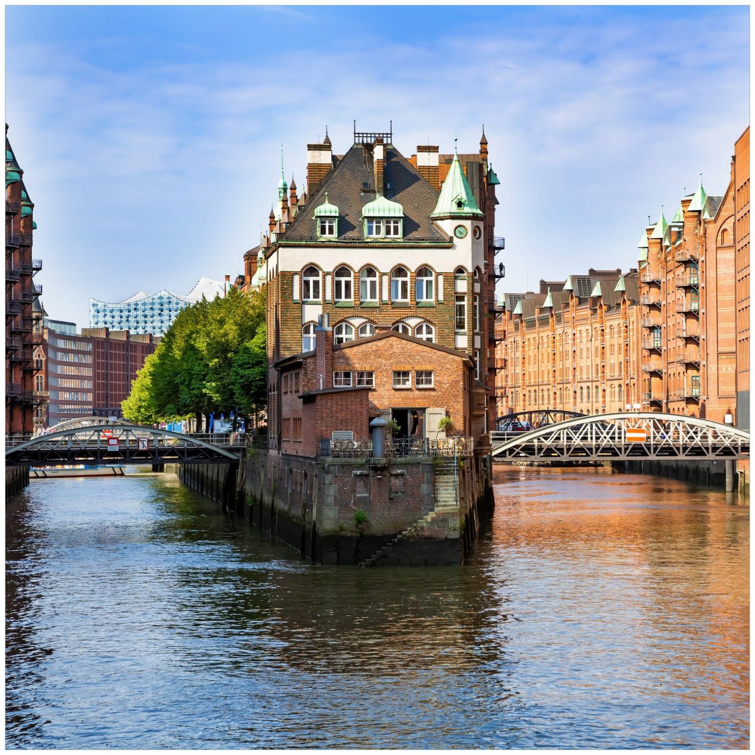 Wallario Möbelfolie Historisches Kontorhaus im Kanal