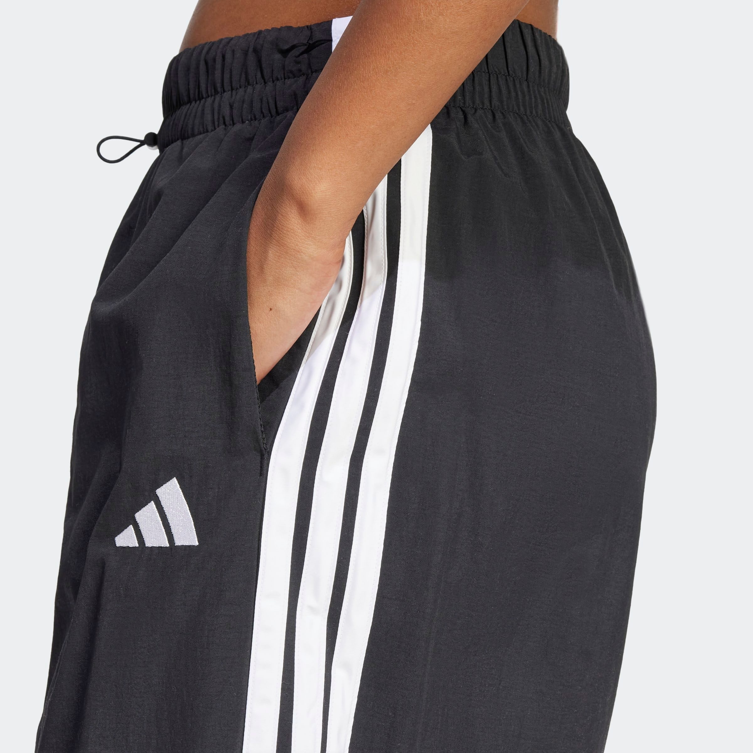 adidas Sportswear Sporthose ESSENTIALS 3-STREIFEN LIFESTYLE WOVEN PARACHUTE Fallschirmhose, locker geschnitten, mit weitem Bein