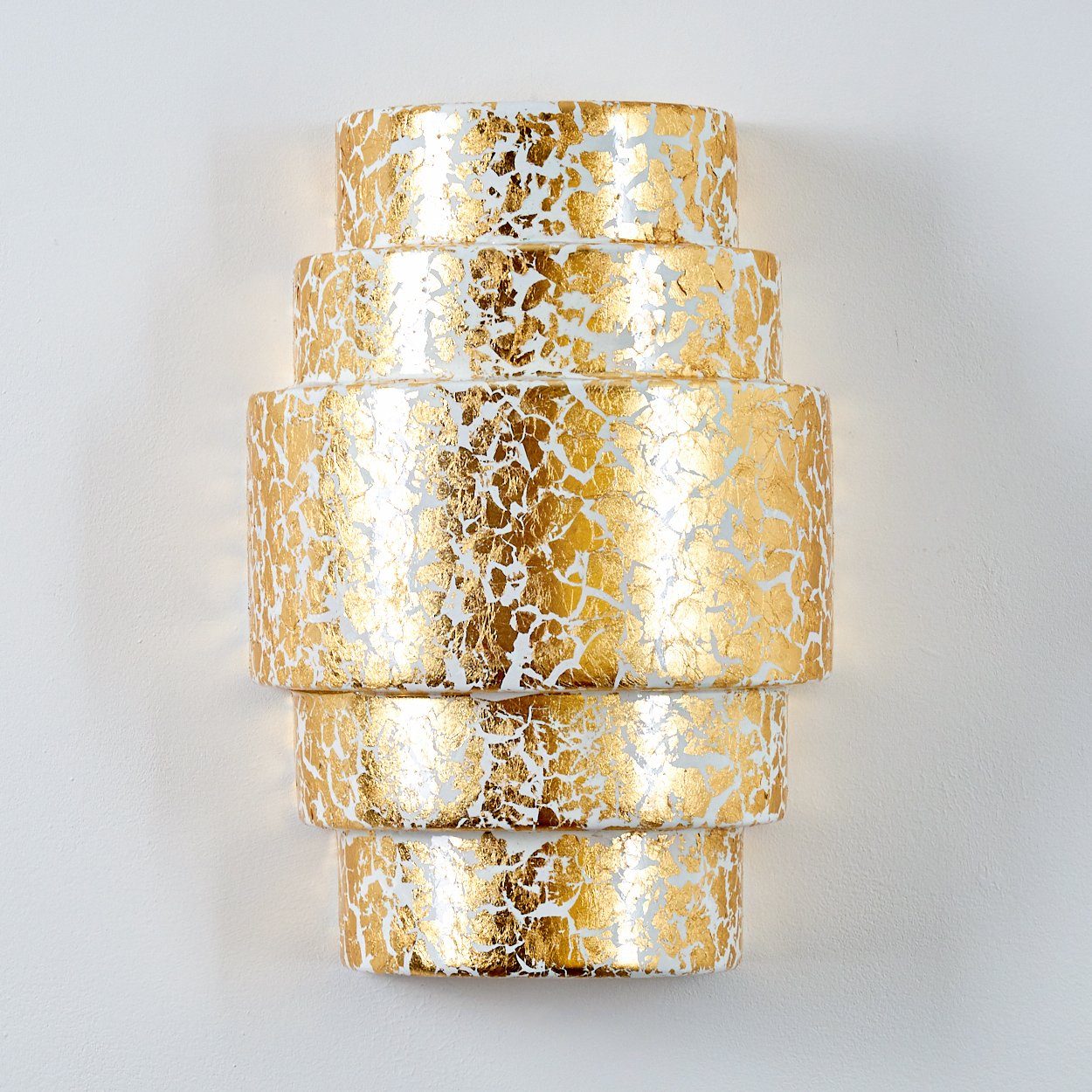 hofstein Wandleuchte »Borore« Wandlampe aus Keramik in Gold/Weiß, ohne Leuchtmittel, mit Up & Down-Effekt, 1xE27, Innen mit Blattgold-Effekt. € 69,99