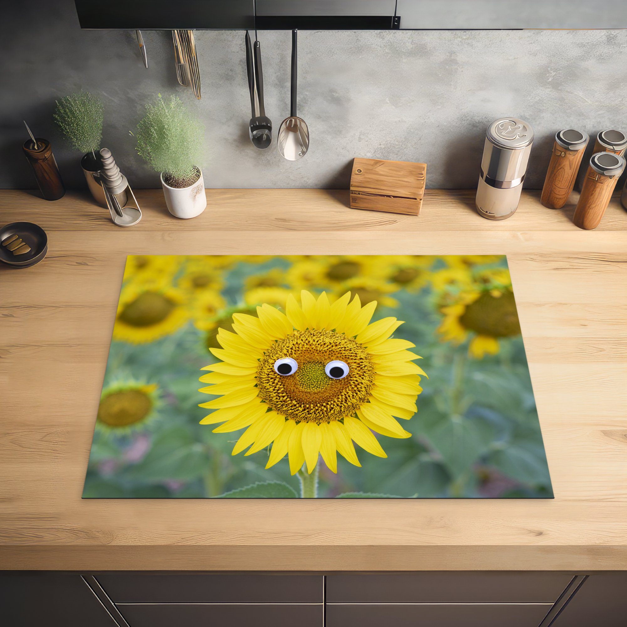 MuchoWow Herdblende-/Abdeckplatte Sonnenblume mit komischem cm, tlg), Vinyl, Mobile Arbeitsfläche (1 Gesicht, Ceranfeldabdeckung nutzbar, 70x52