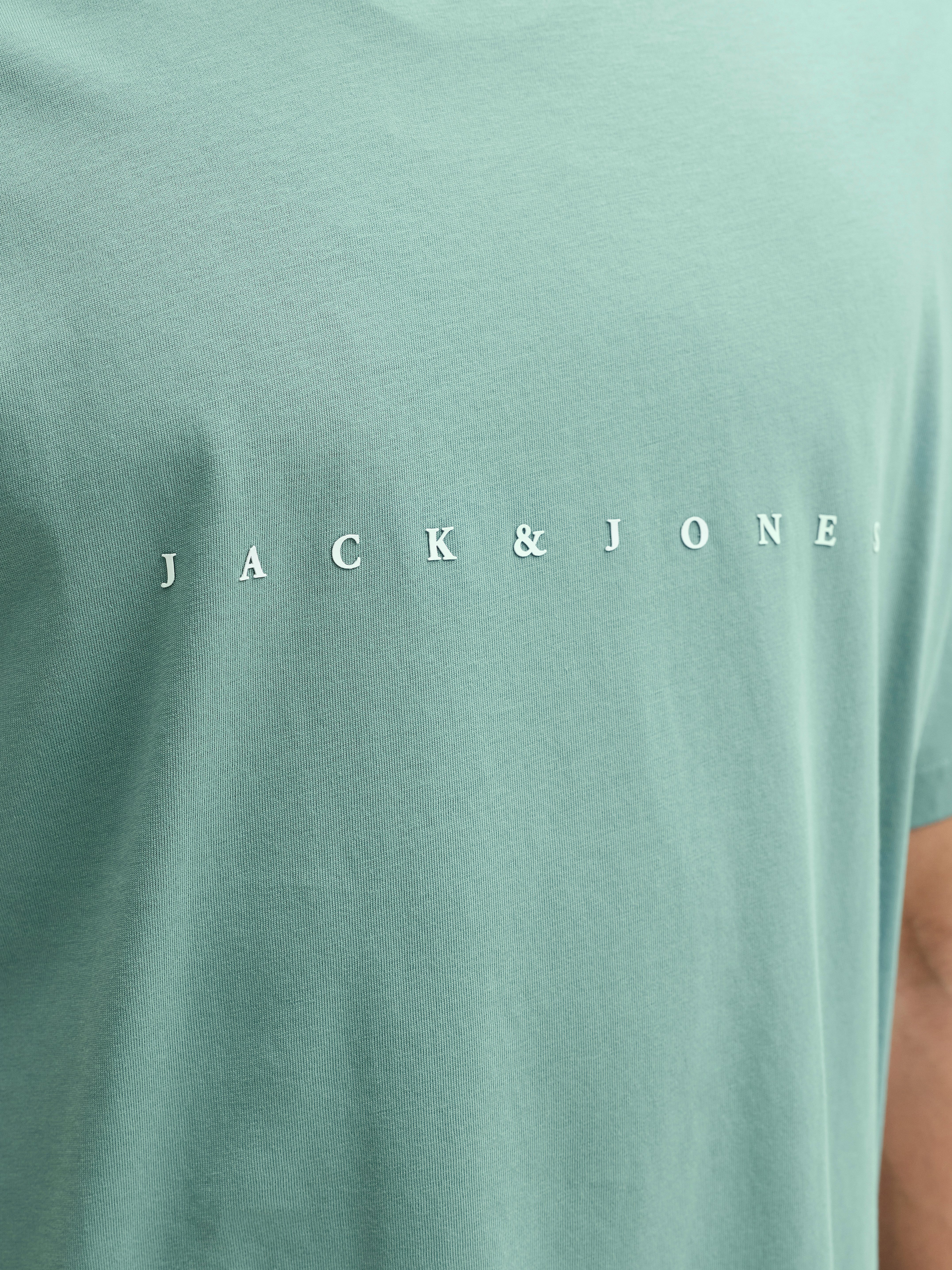 Jack & Jones Rundhalsshirt JJESTAR mit Pigmentprint und Baumwollgefühl Baumwolle, relaxed fit – Bild 4 von 5