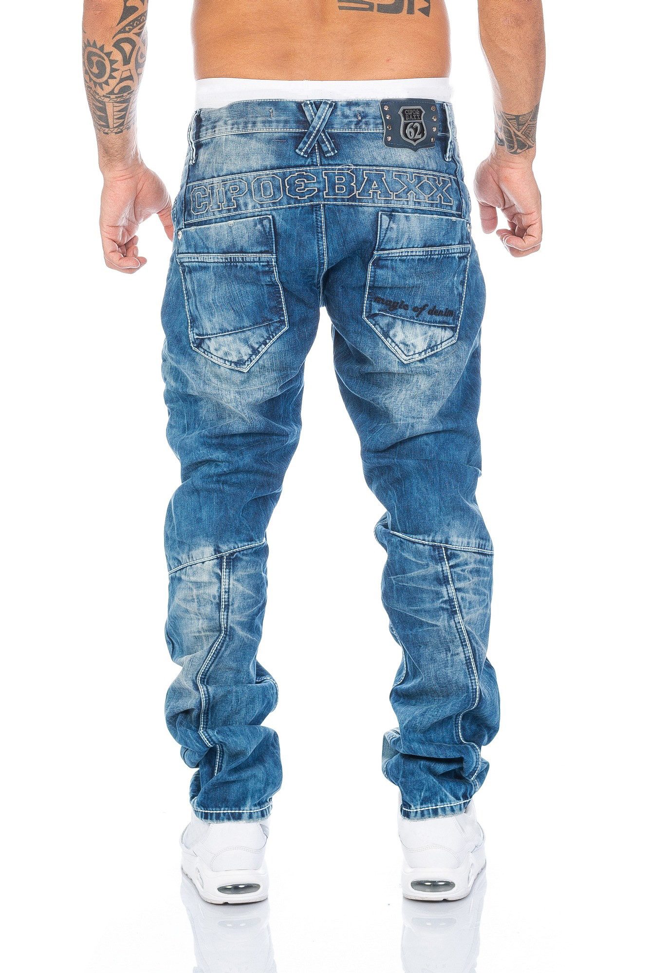Cipo & Baxx Regular-fit-Jeans Herren Jeans Hose mit ausgfallenem Label Nahtdesign Nahtschrift