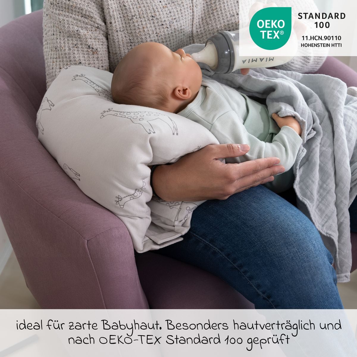 LaLoona Stillkissen Giraffen - Taupe, Stillhilfe & Reisestillkissen Kleines Mini Stillkissen für unterwegs – Bild 3 von 5