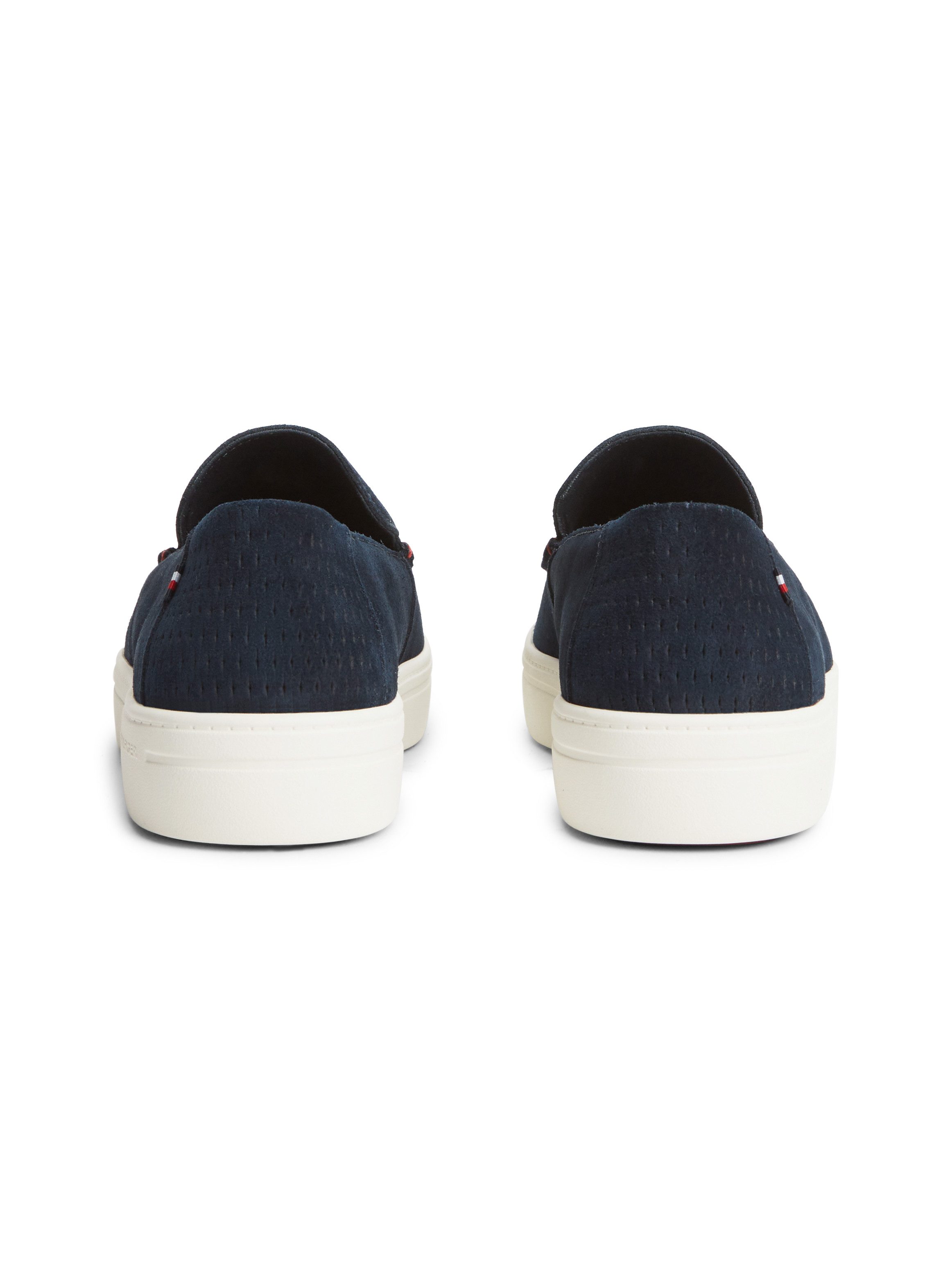 Tommy Hilfiger MODERN LIGHT SUEDE LOAFER Slipper Schlupfschuh, Flat mit typischer Mokassinnaht