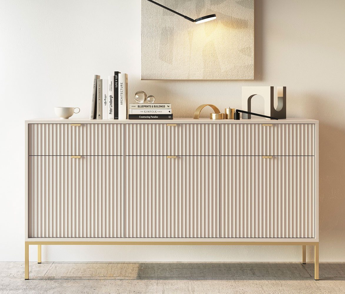 Feldmann-Wohnen Sideboard Nova (3 Türen, 3 Schubladen, 3 Einlegeböden, 1 St., Riffel-Optik Front, goldfarbene Metallgriffe, ABS-Kanten), 154x39x83cm, Fronten mit ausdrucksstarkem geriffelten Muster
