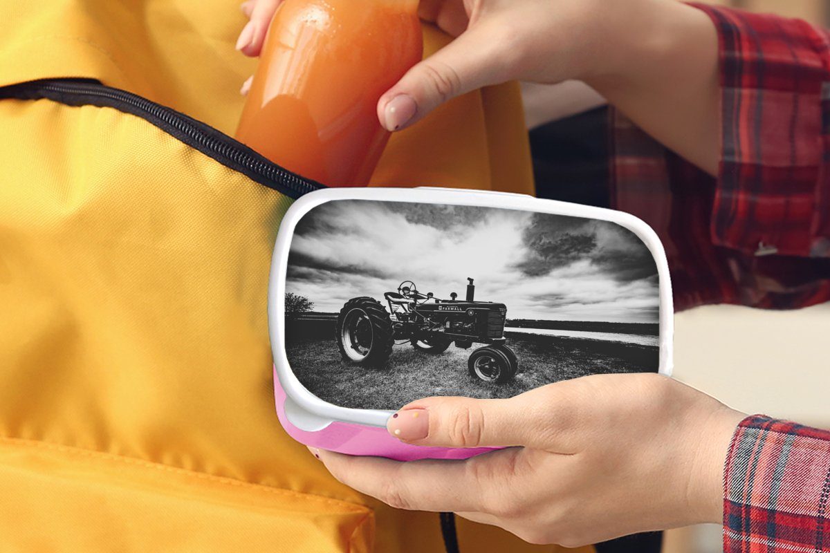 Brotdose Lunchbox für Schwarz Vintage, - Bauernhof Kunststoff Weiß Mädchen, (2-tlg), Kunststoff, Brotbox - Kinder, Snackbox, Traktor Erwachsene, MuchoWow - - rosa