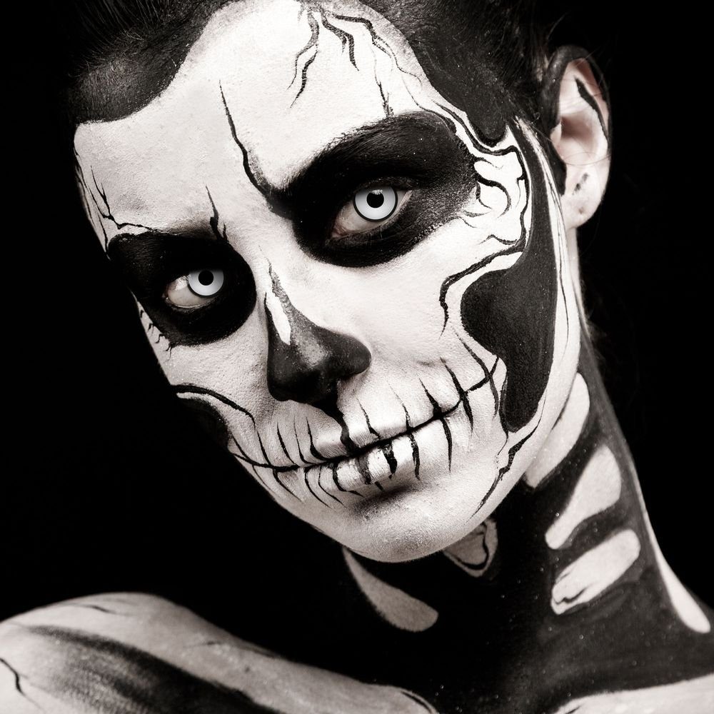 aricona Farblinsen Farbige Контактные линзы Halloween Weiße Zombie Vampir Fasching Kostüm, ohne Stärke, 2 Stück