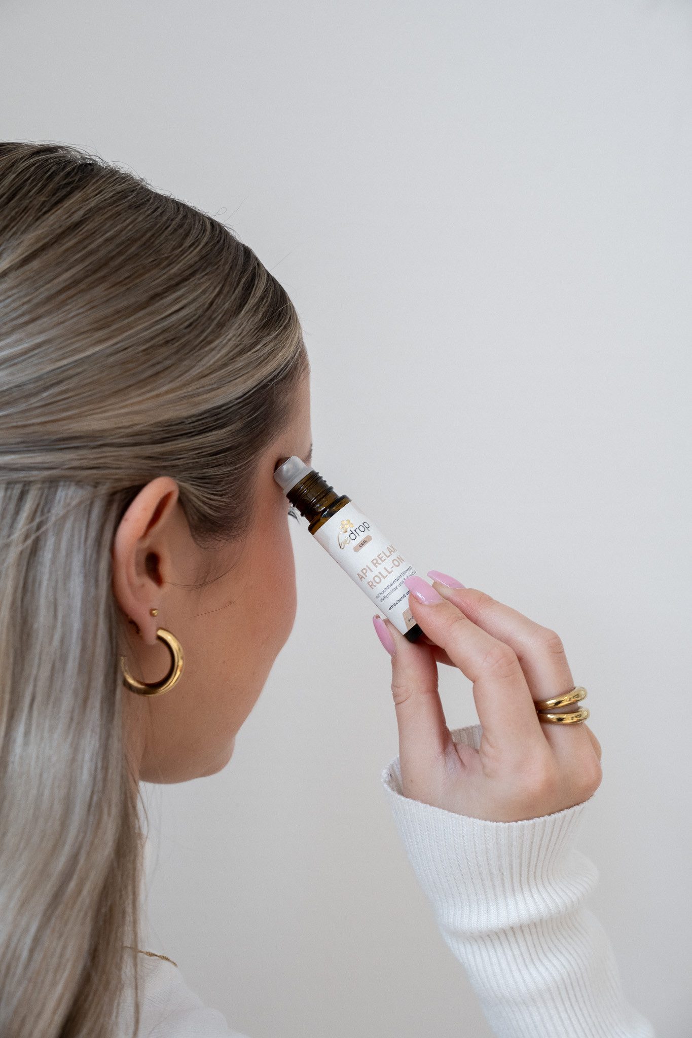 bedrop Körperpflegemittel API RELAX ROLL-ON mit hochdosiertem Bienengift und Eukalyptus - 10ml, erfrischend und belebend - mit kühlender Massagekugel