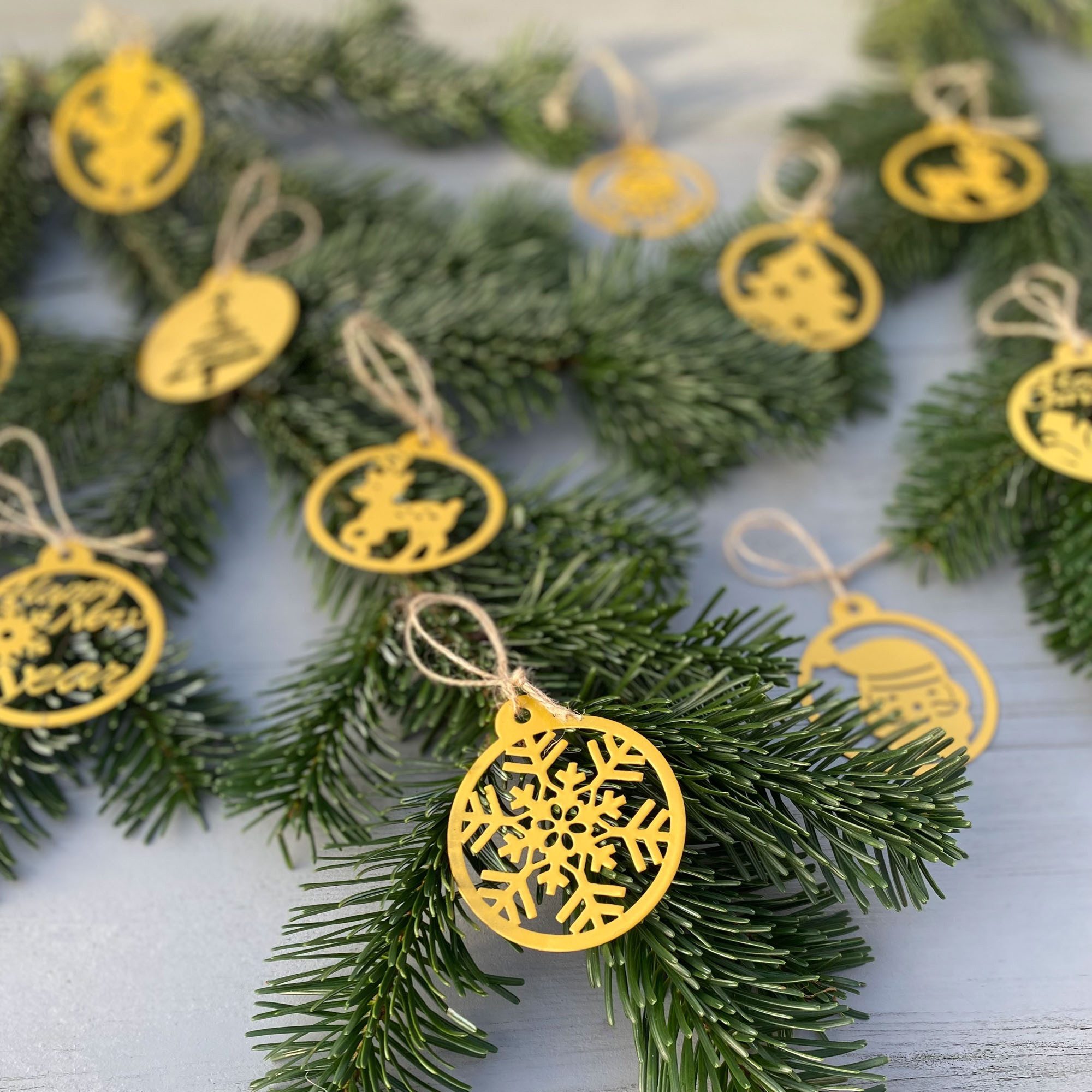 UNUS HOME Weihnachtsbaumkugel Weihnachtsanhänger 12er verschiedene Design Set (12 St), Christbaumschmuck Weihnachtsanhänger Weihnachtsbaumschmuck