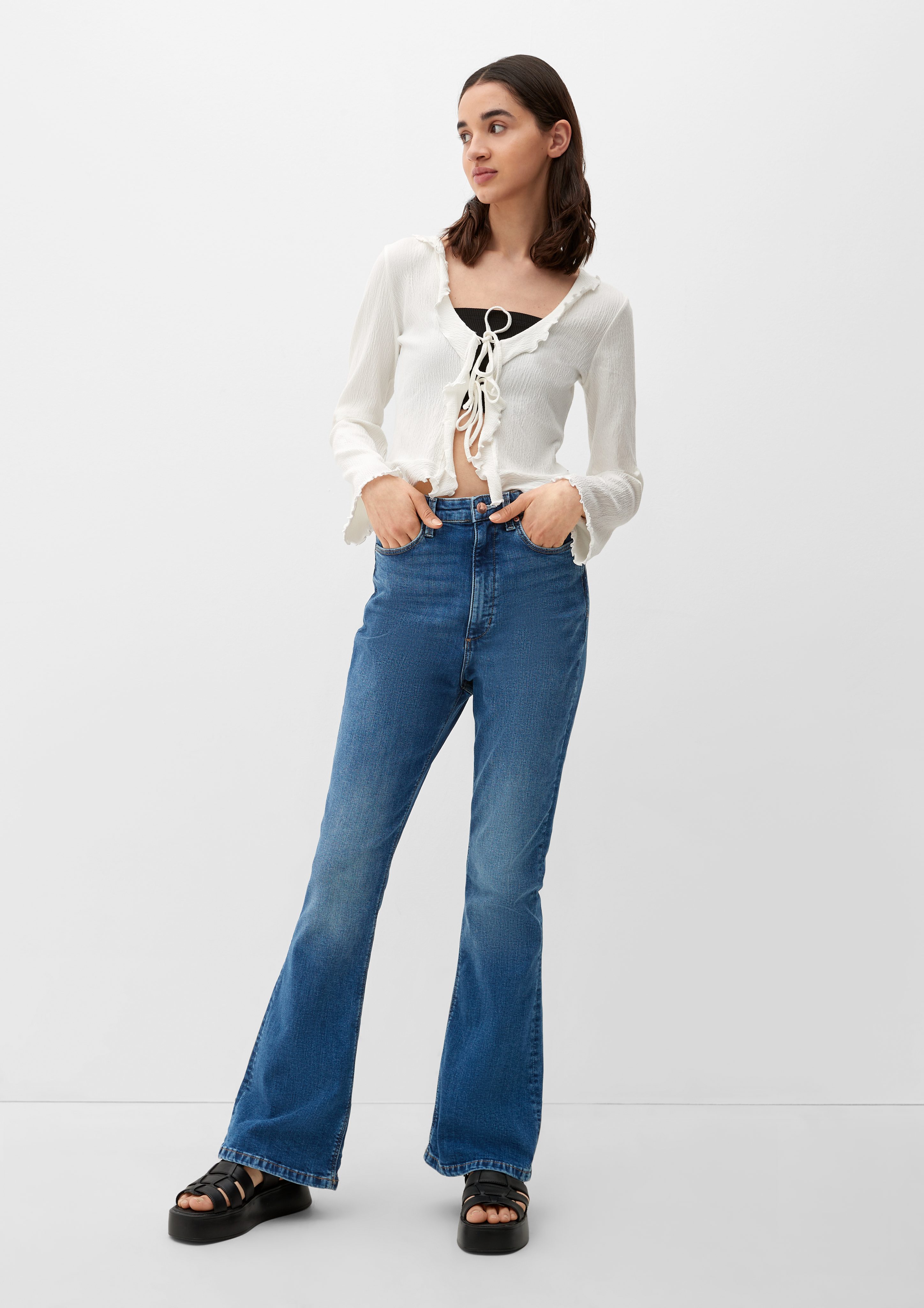 / Flared Jeans Stoffhose High Reena Fit Slim Rise / Waschung Stickerei, Leg QS /