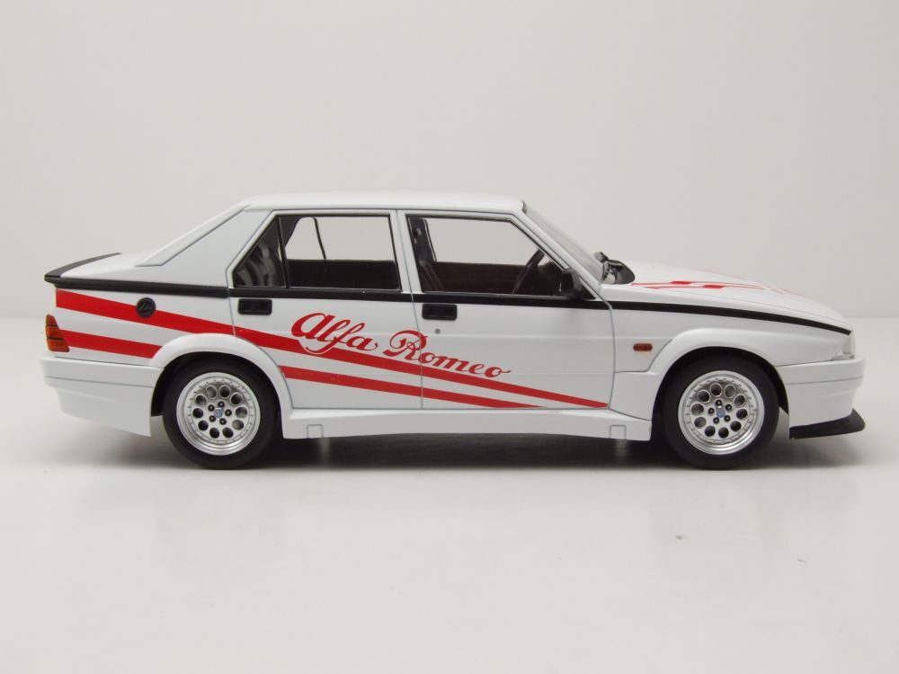 MCG Modellauto Alfa Romeo 75 Turbo Evoluzione 1987 weiß Modellauto 1:18 MCG, Maßstab 1:18
