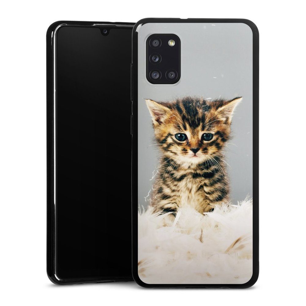 DeinDesign Handyhülle Katze Haustier Feder Kitty, Samsung Galaxy A31  Silikon Hülle Bumper Case Handy Schutzhülle