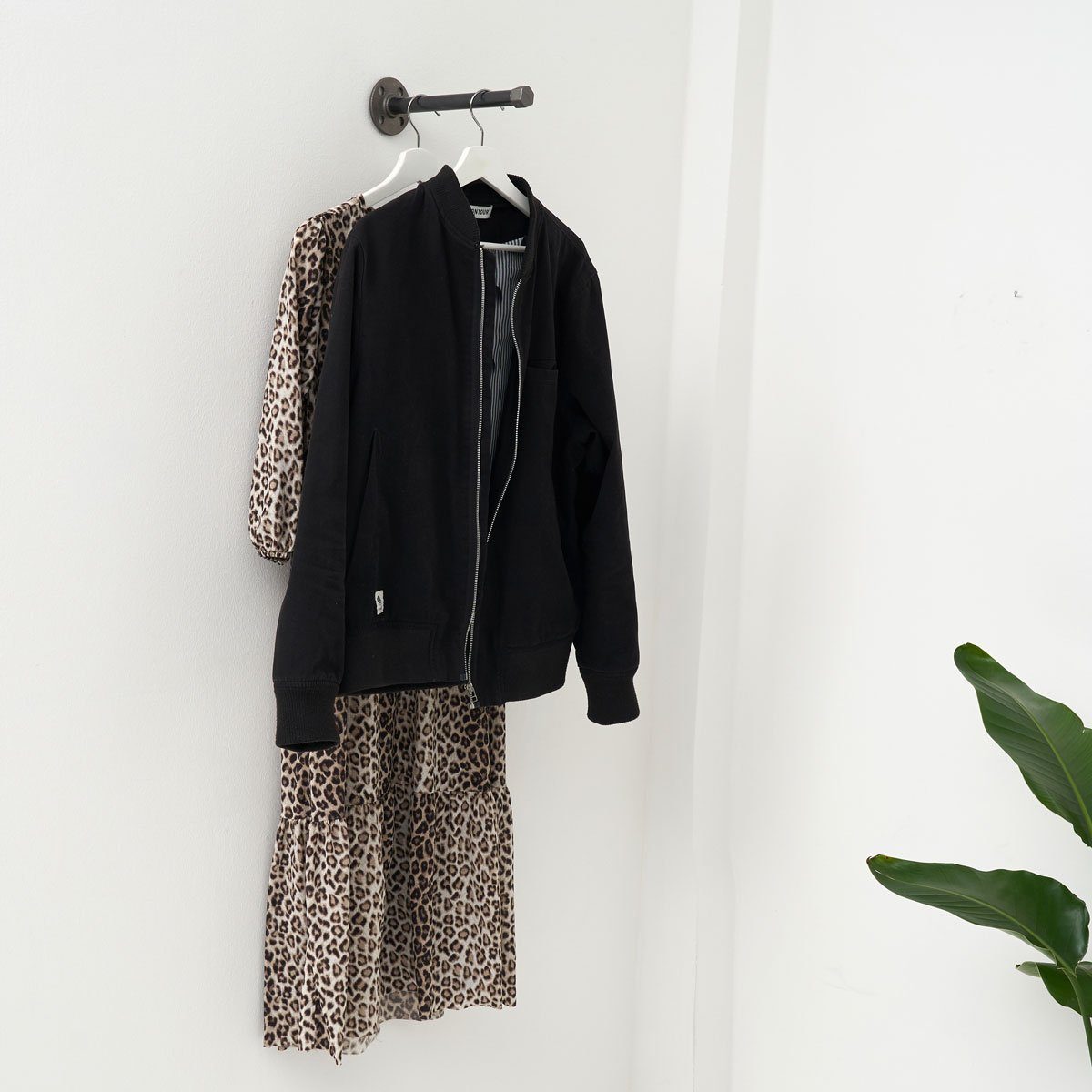 various - Industrial Design Möbel Kleiderhaken Industrial Kleiderhaken SPOT mittel, Wasserrohr, schwarz, Inkl. allem Zubehör