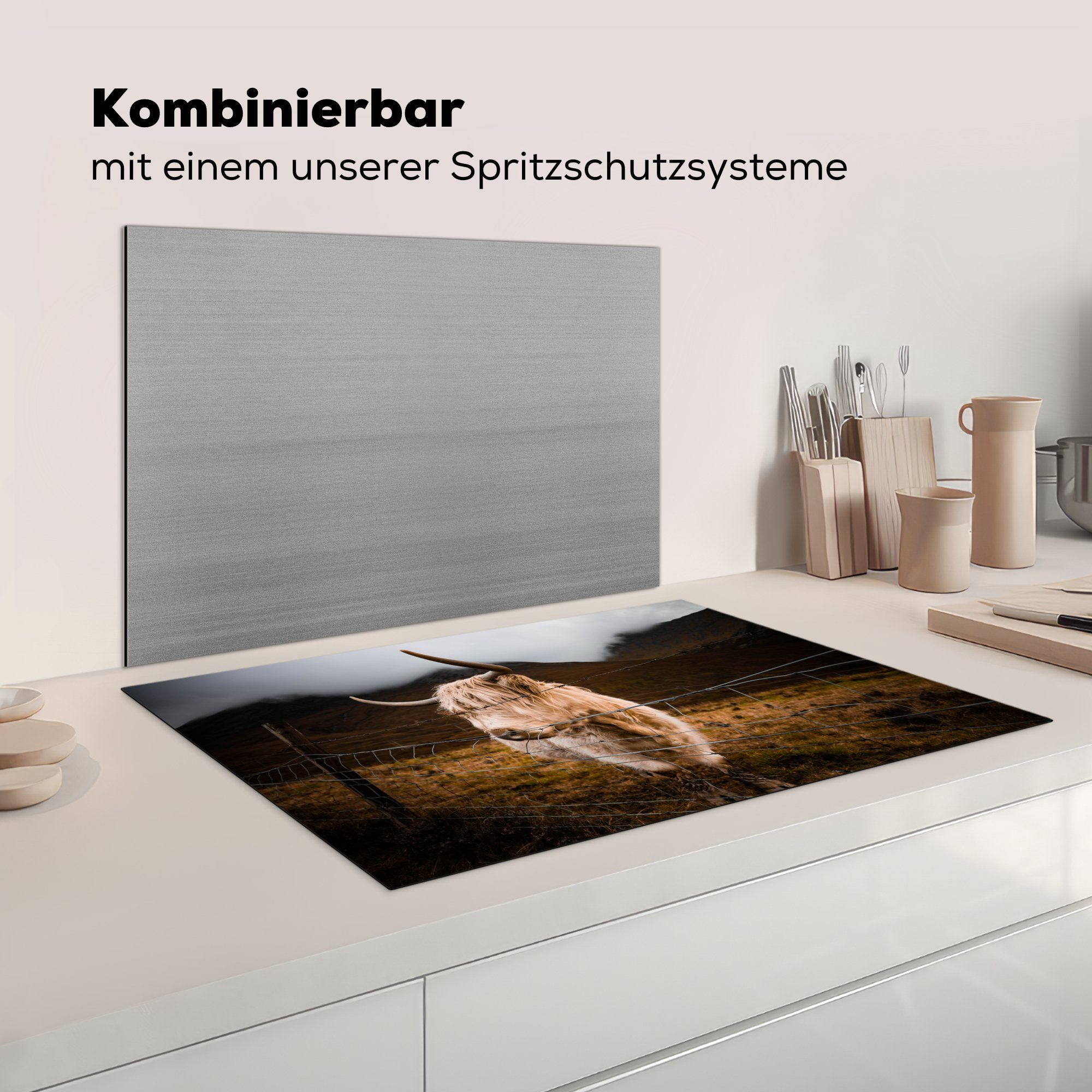 Wolken, cm, tlg), Induktionskochfeld küche, Vinyl, (1 Highlander Schottischer - 81x52 für MuchoWow - Schutz Berg Herdblende-/Abdeckplatte die Ceranfeldabdeckung