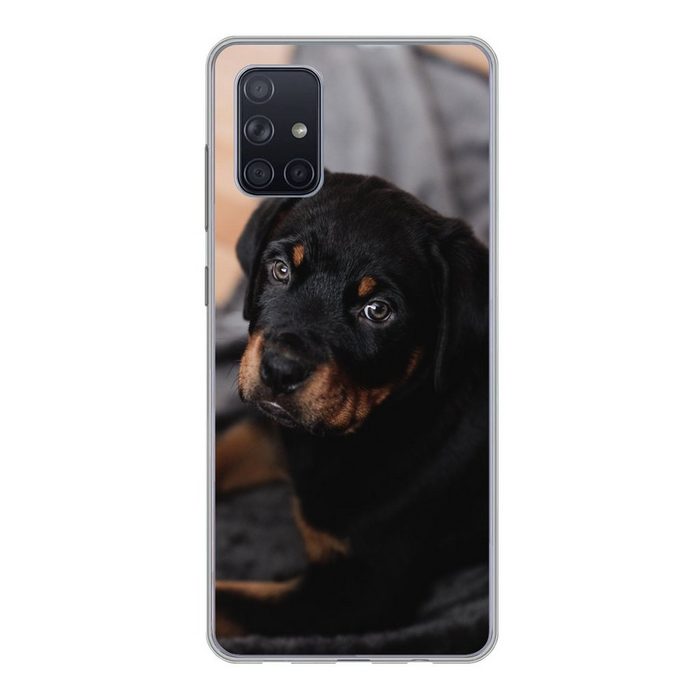 MuchoWow Handyhülle Ein Rottweiler-Welpe auf einem schwarzen Teppich Handyhülle Samsung Galaxy A51 5G Smartphone-Bumper Print Handy