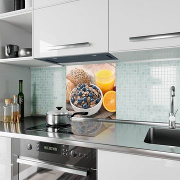 Primedeco Küchenrückwand Küchenrückwand Spritzschutz Glas mit Motiv Orangensaft und Müsli