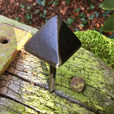 Antikas Torbeschlag Ziernägel wie antik Nagel Schmiedeeisen Holznägel geschmiedet