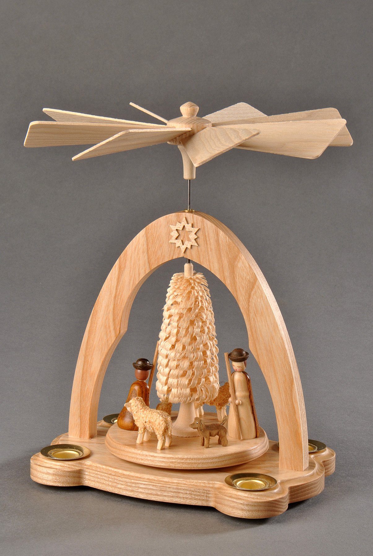 Albin Preissler Weihnachtspyramide Schäfer mit Schafen und gedrechseltem Ringelbäumchen, Handwerkskunst aus dem Erzgebirge
