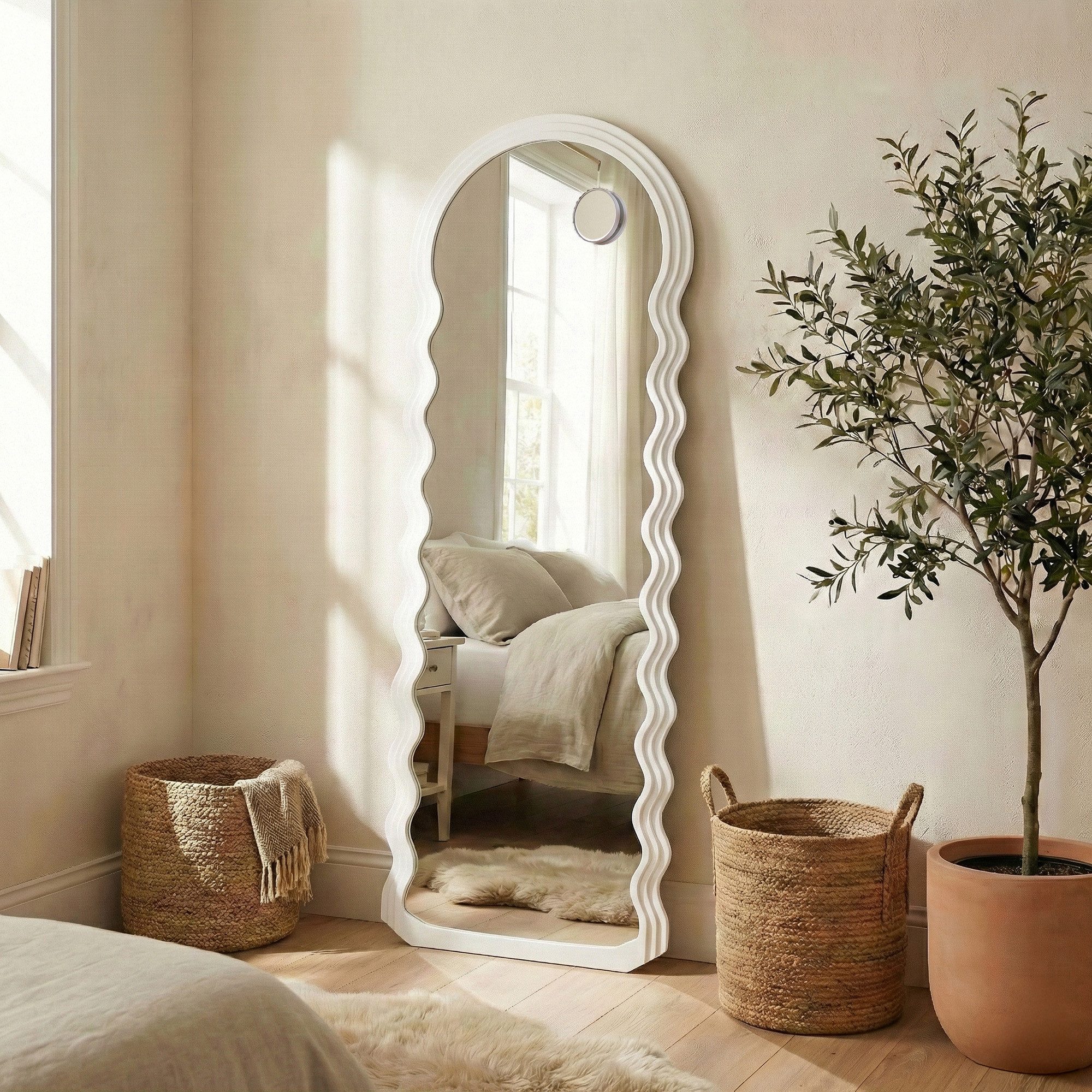 SONGMICS Standspiegel Ganzkörperspiegel, 160x50 cm, wellenförmiges, Schlafzimmer, Wohnzimmer, mit Ständer, MDF-Rahmen, Vergrößerungsspiegel