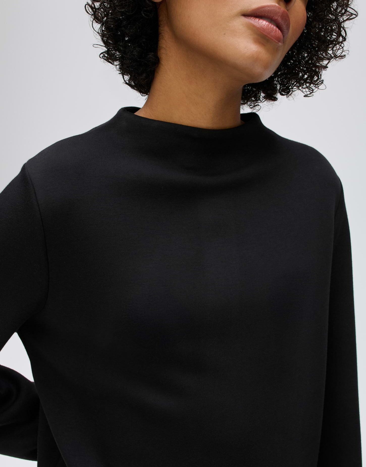 OPUS Sweatshirt Gisinna aus weicher Sweatware Verkürzte Silhouette mit feinem Faltendetail am Ärmel – Bild 4 von 5