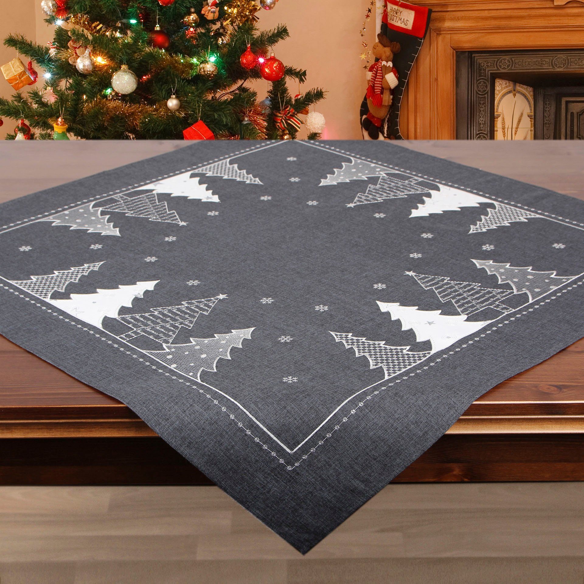 Delindo Lifestyle Mitteldecke Tannenbaum (1-tlg), Glattes Gewebe, bestickt