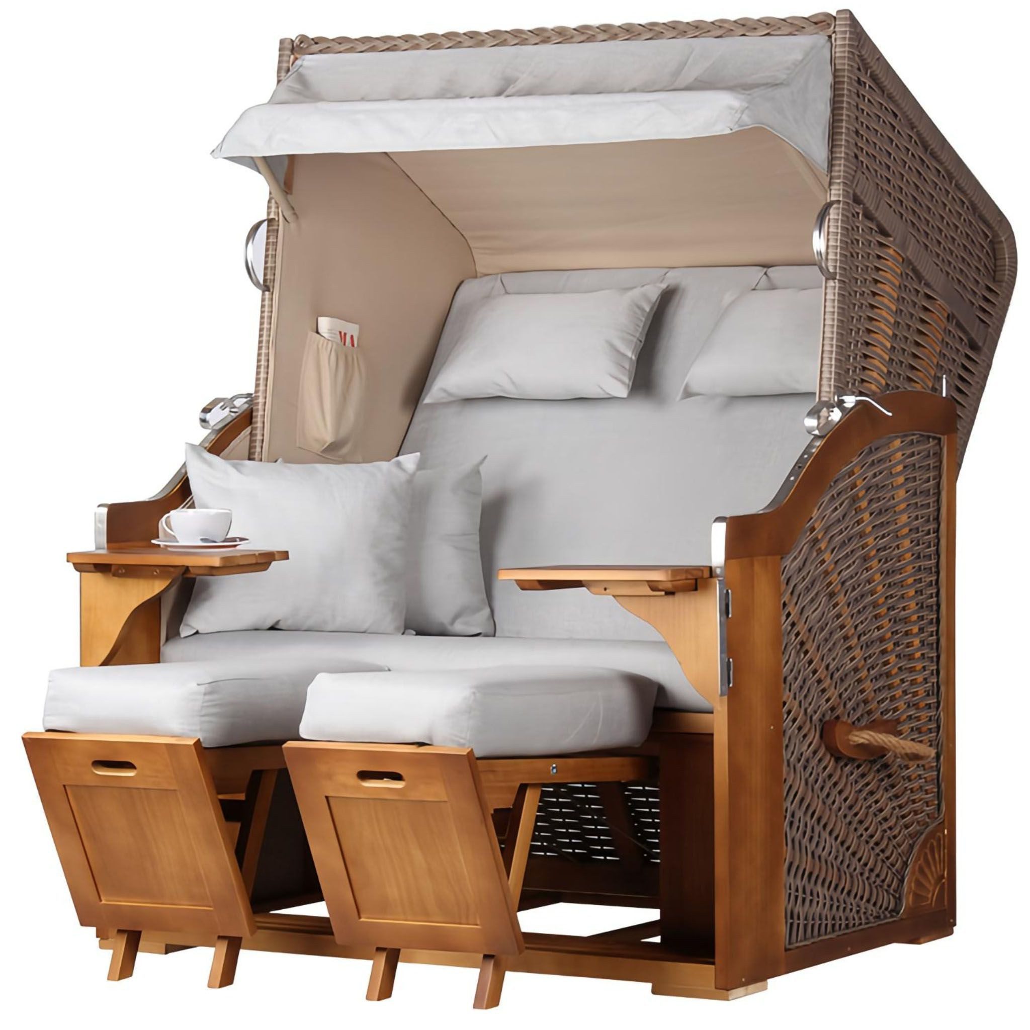 bene living Strandkorb Schleswig Pinie 2-Sitzer - PE mokka - Modell 563, BxTxH: 120x80x160 cm, Volllieger, Ostsee-Strandkorb, (Strandkorb-Komplettset, 4-tlg., Strandkorb, Schutzhülle, Doppellenkrollen und Glas-/Becherhalter), inkl. Windschutzfolie, Bistrotischen und bequemer Polsterung