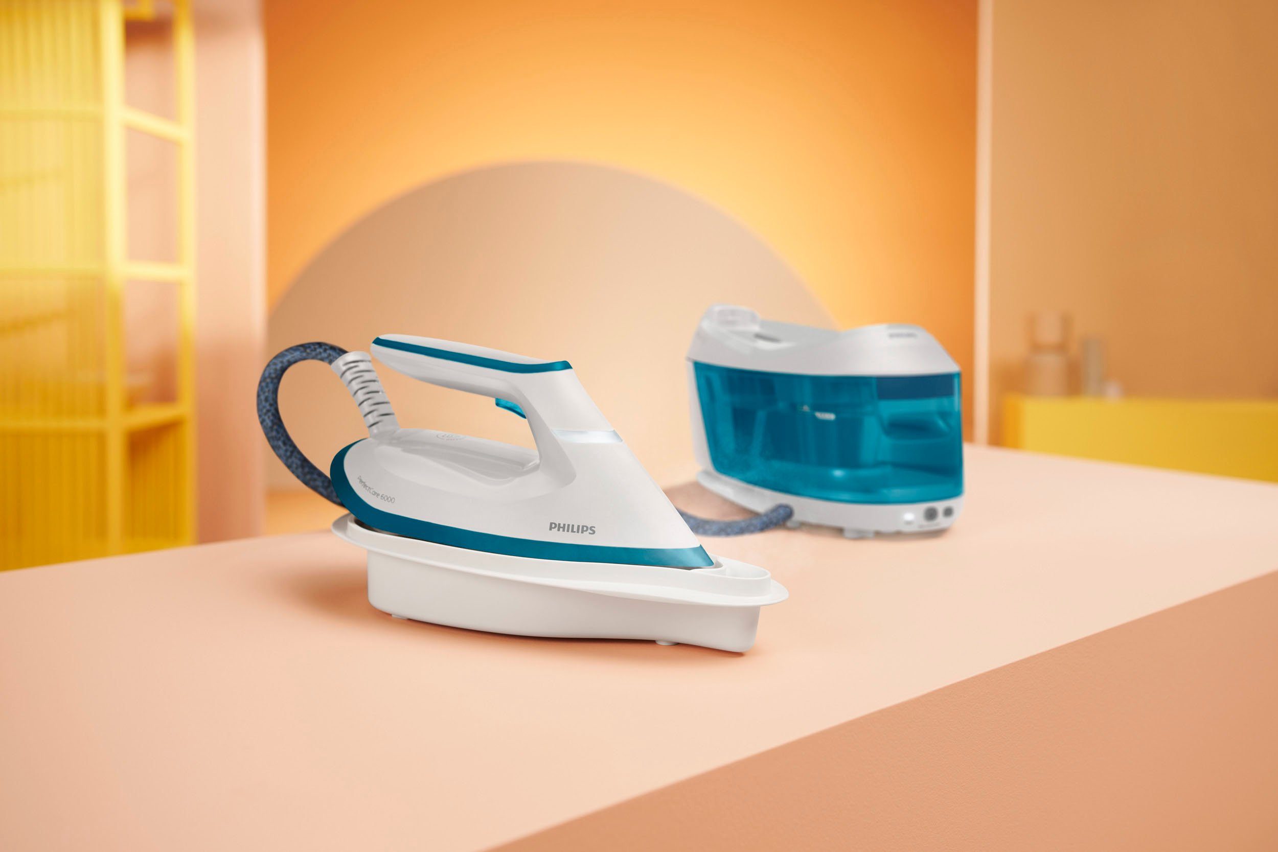 Philips Dampfbügelstation PerfectCare 6000 Series PSG6022/20, 1800 ml Wassertank, OptimalTEMP, 500 g Dampfstoß