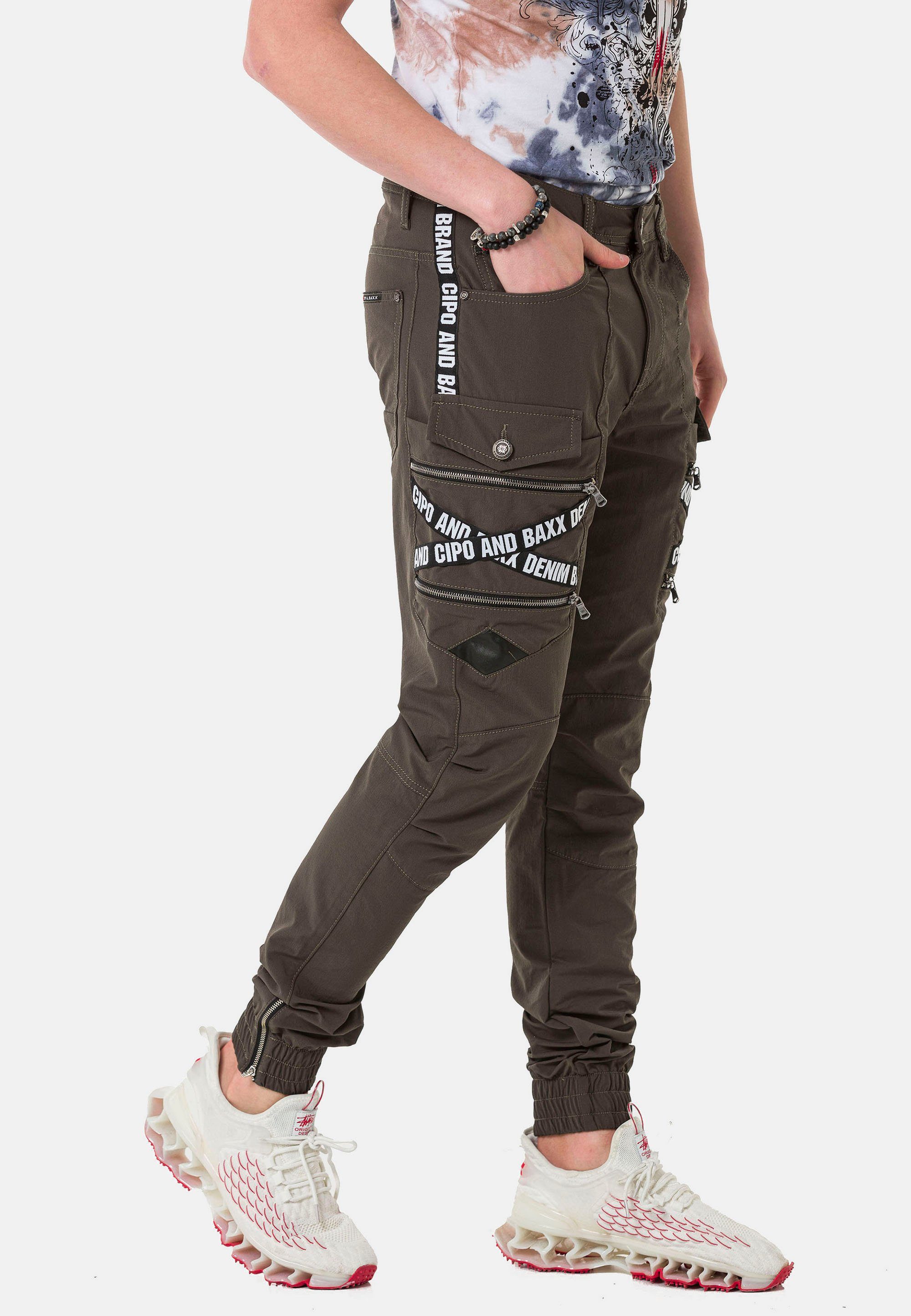 & trendigen Baxx Cargohose Cipo mit Markenschriftzügen khaki