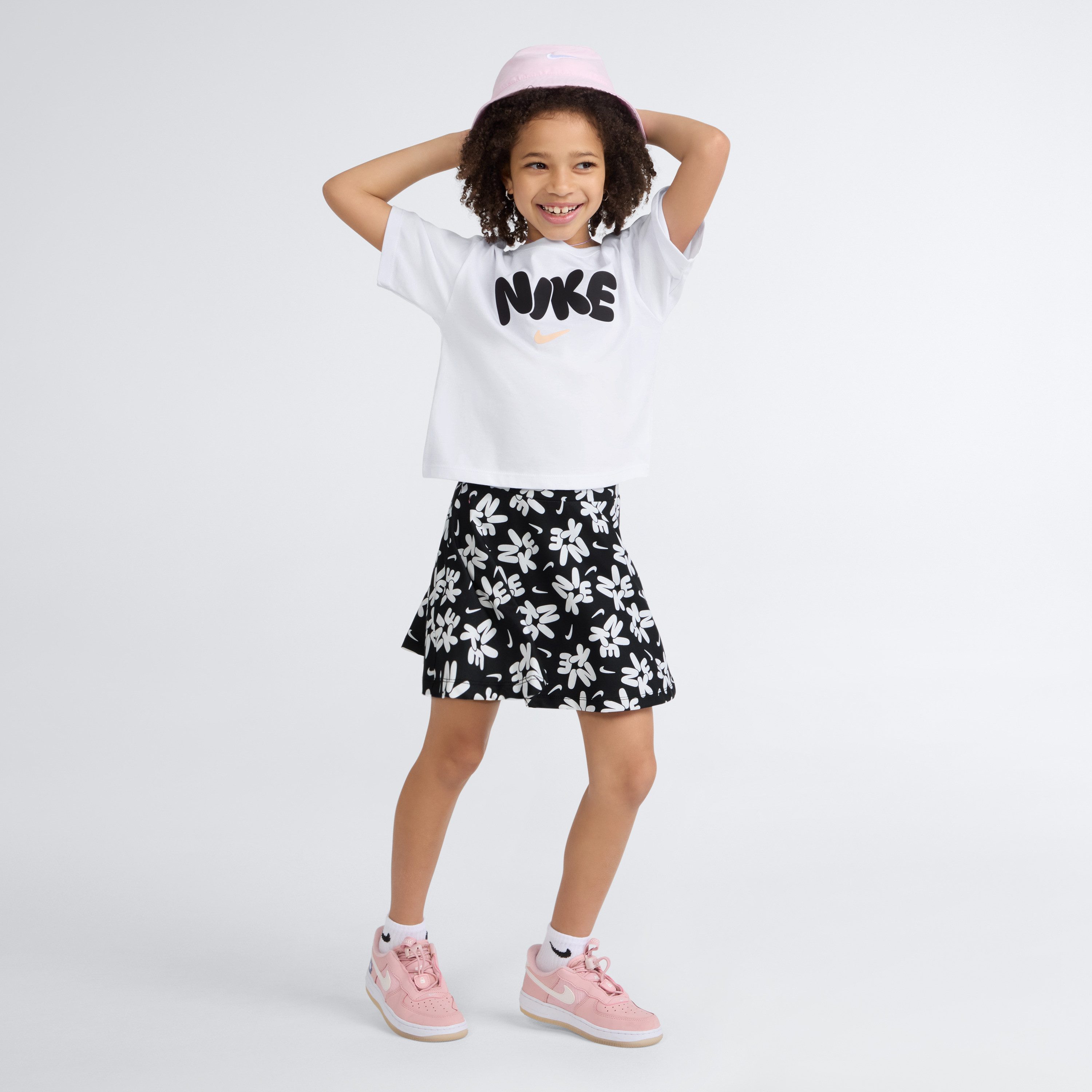 Nike Sportswear T-Shirt & Shorts NKG BOLD PLAY SCOOTER SET (2-tlg) 2-teiliges Set aus T-Shirt und Shorts, für Kinder