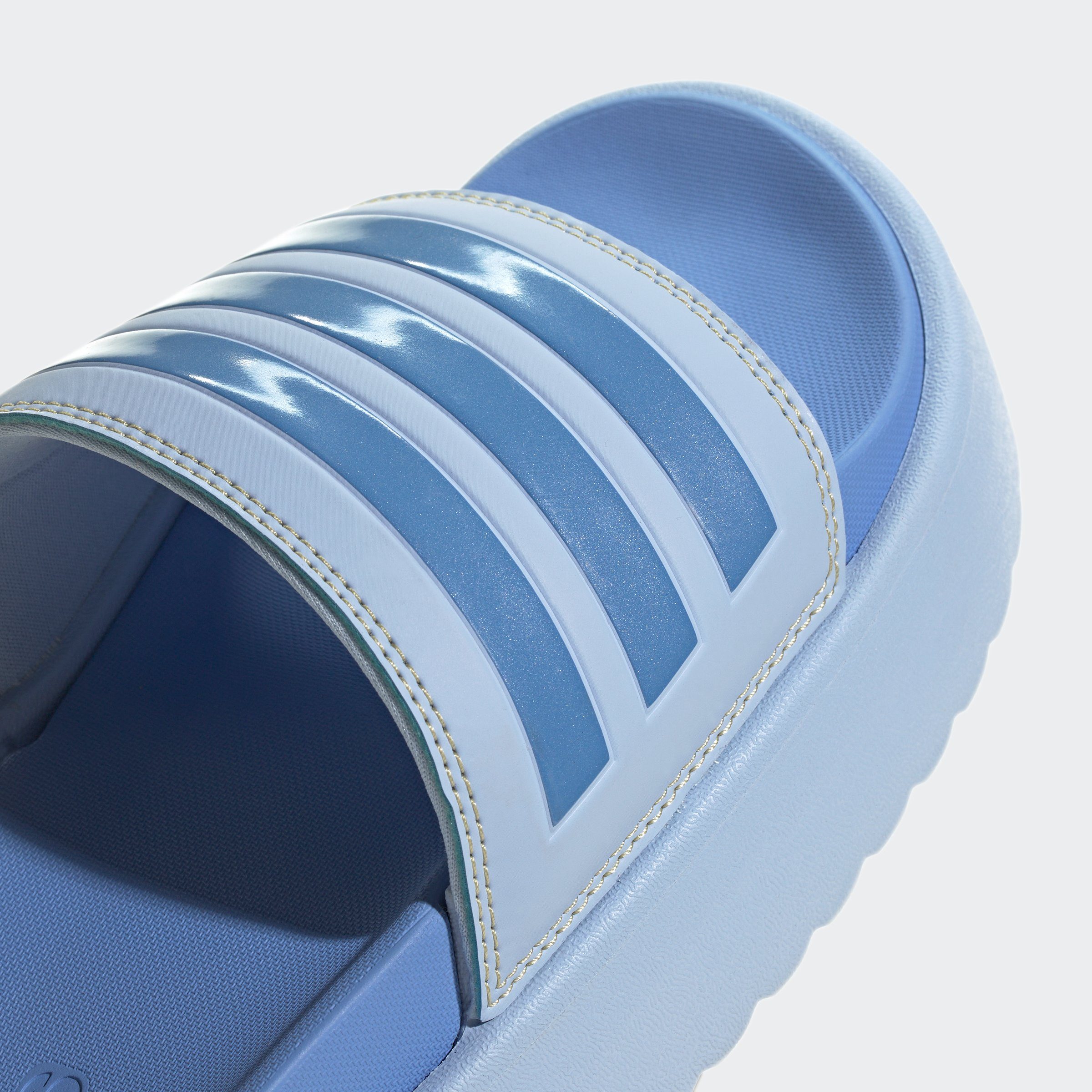 adidas Sportswear PLATFORM ADILETTE Fusion Blue Metallic / Fusion Blue Dawn Blue / Badesandale