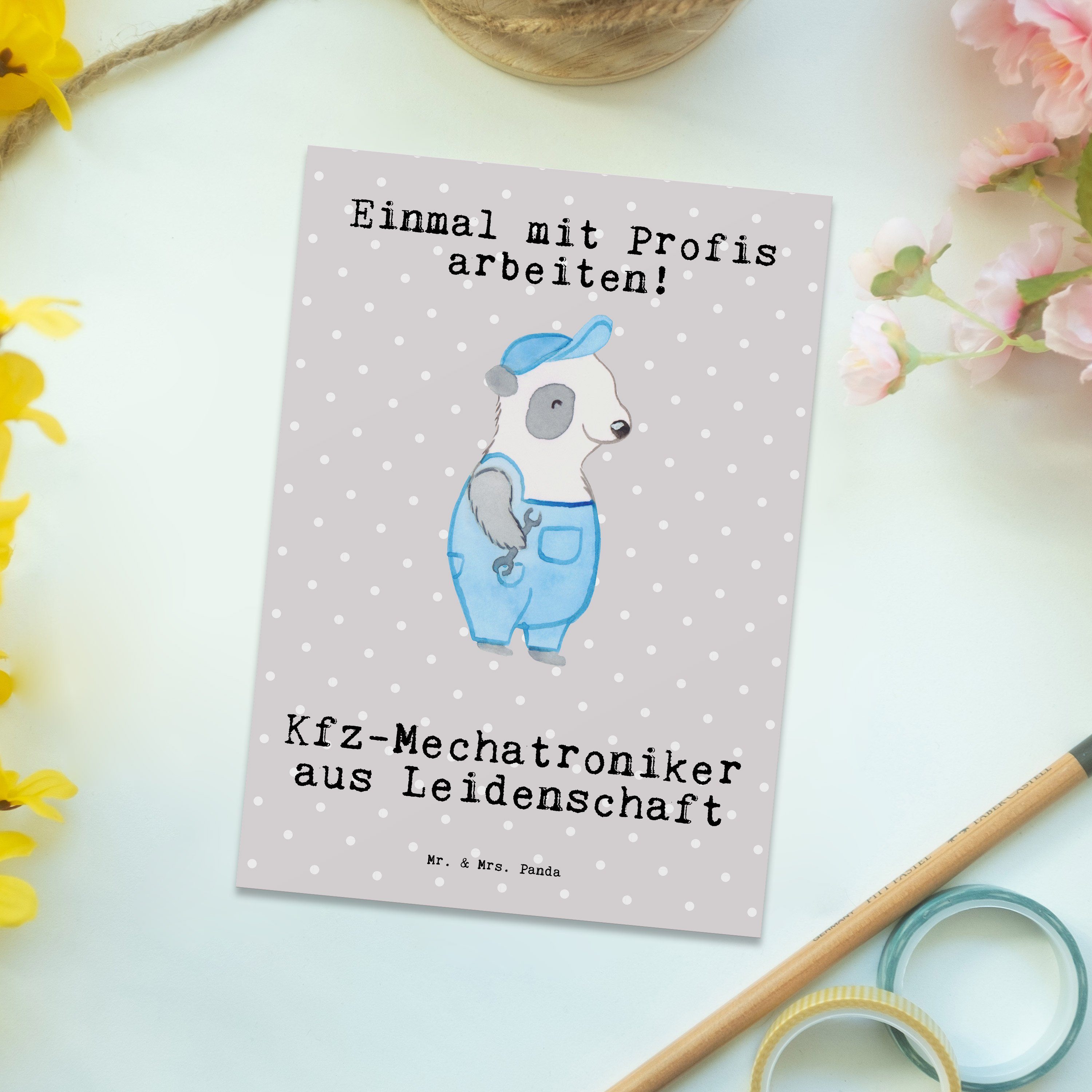 Mr. & Mrs. Panda Postkarte Kfz-Mechatroniker aus Leidenschaft - Grau Pastell - Geschenk, Geschen
