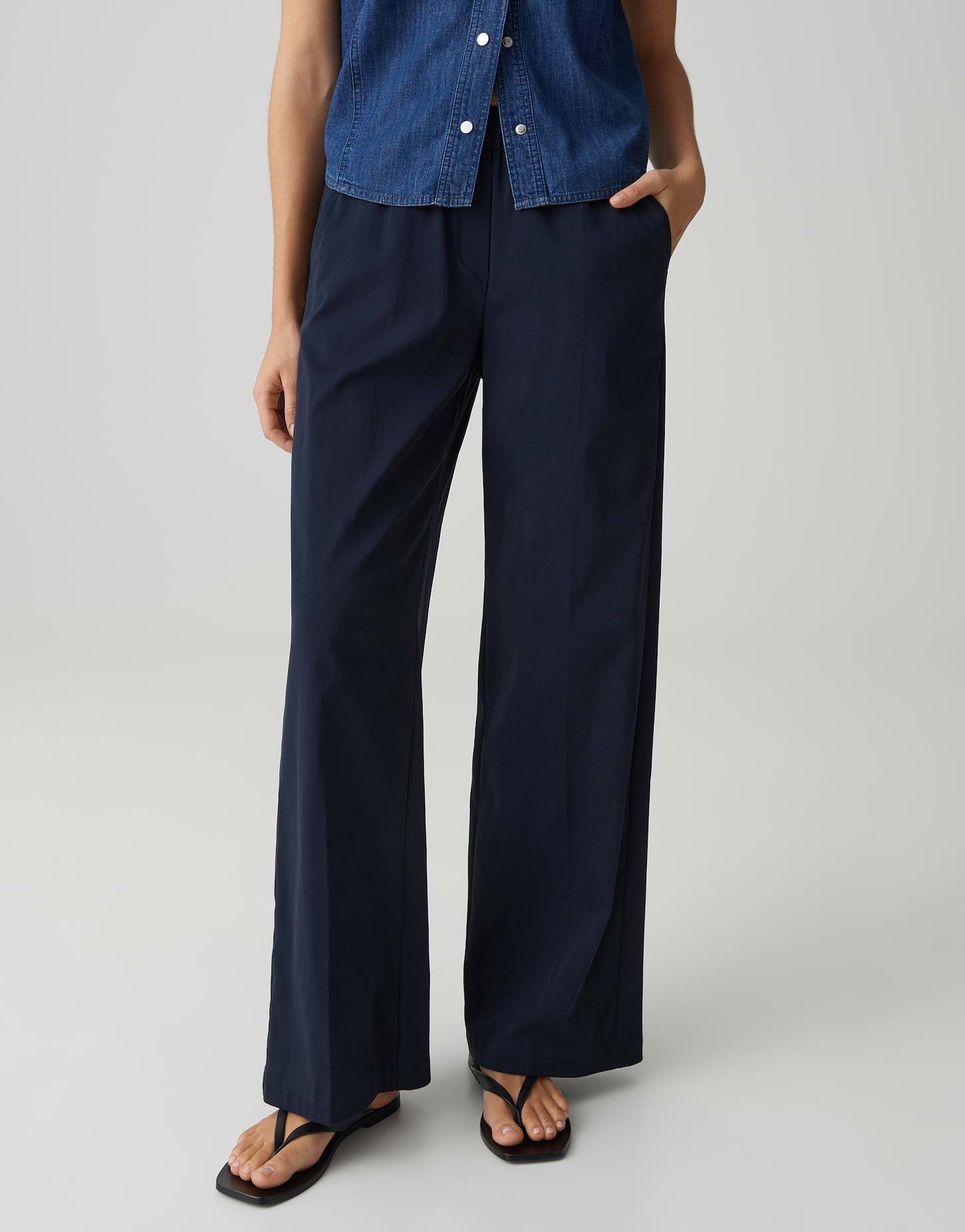 OPUS PANTS Stoffhose Mucia base aus kühler Webware mit Stretchkomfort Praktische Taschen runden den entspannten Look ab