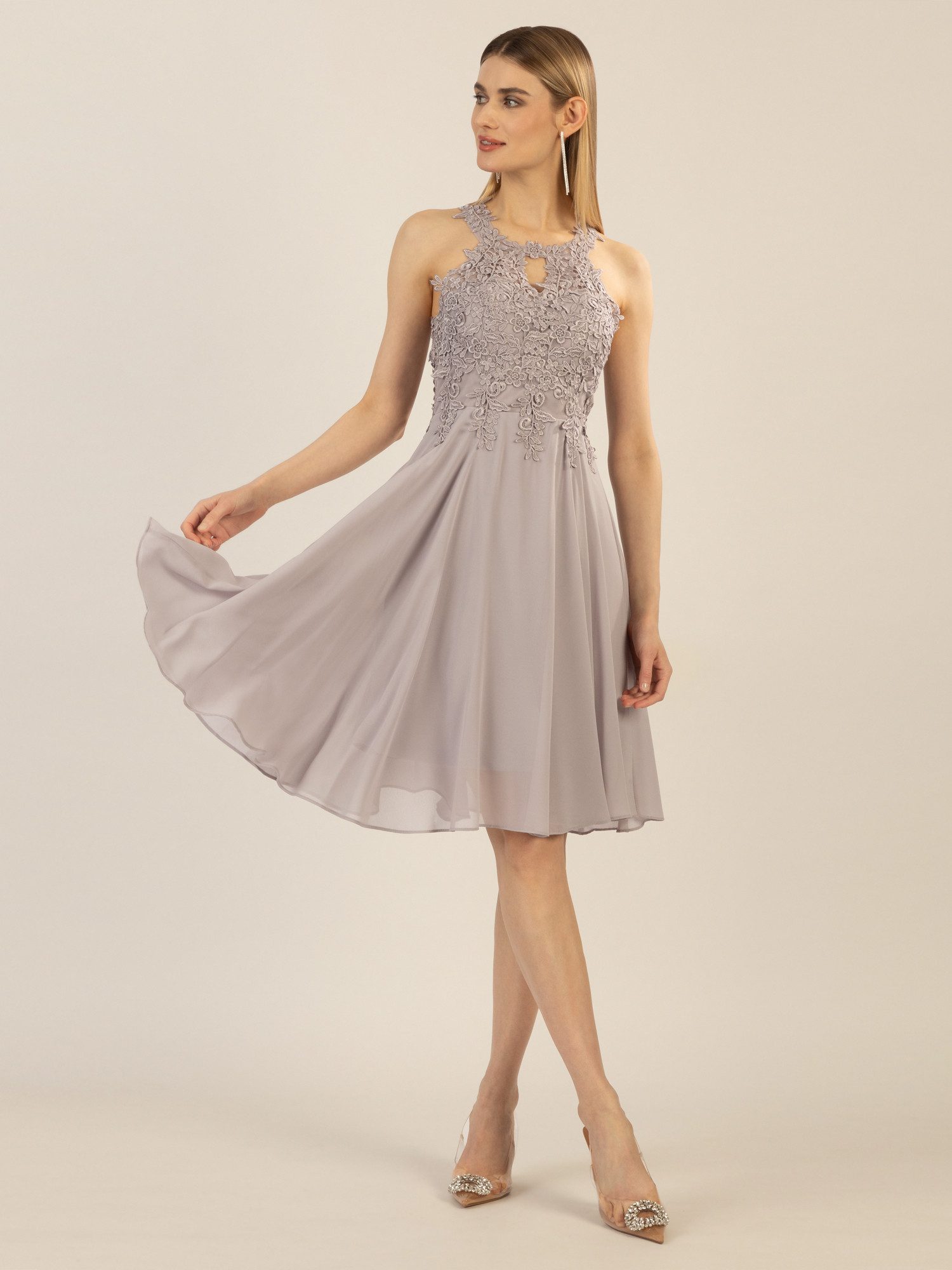 Apart Cocktailkleid aus einer Plastischen Spitze günstig online kaufen