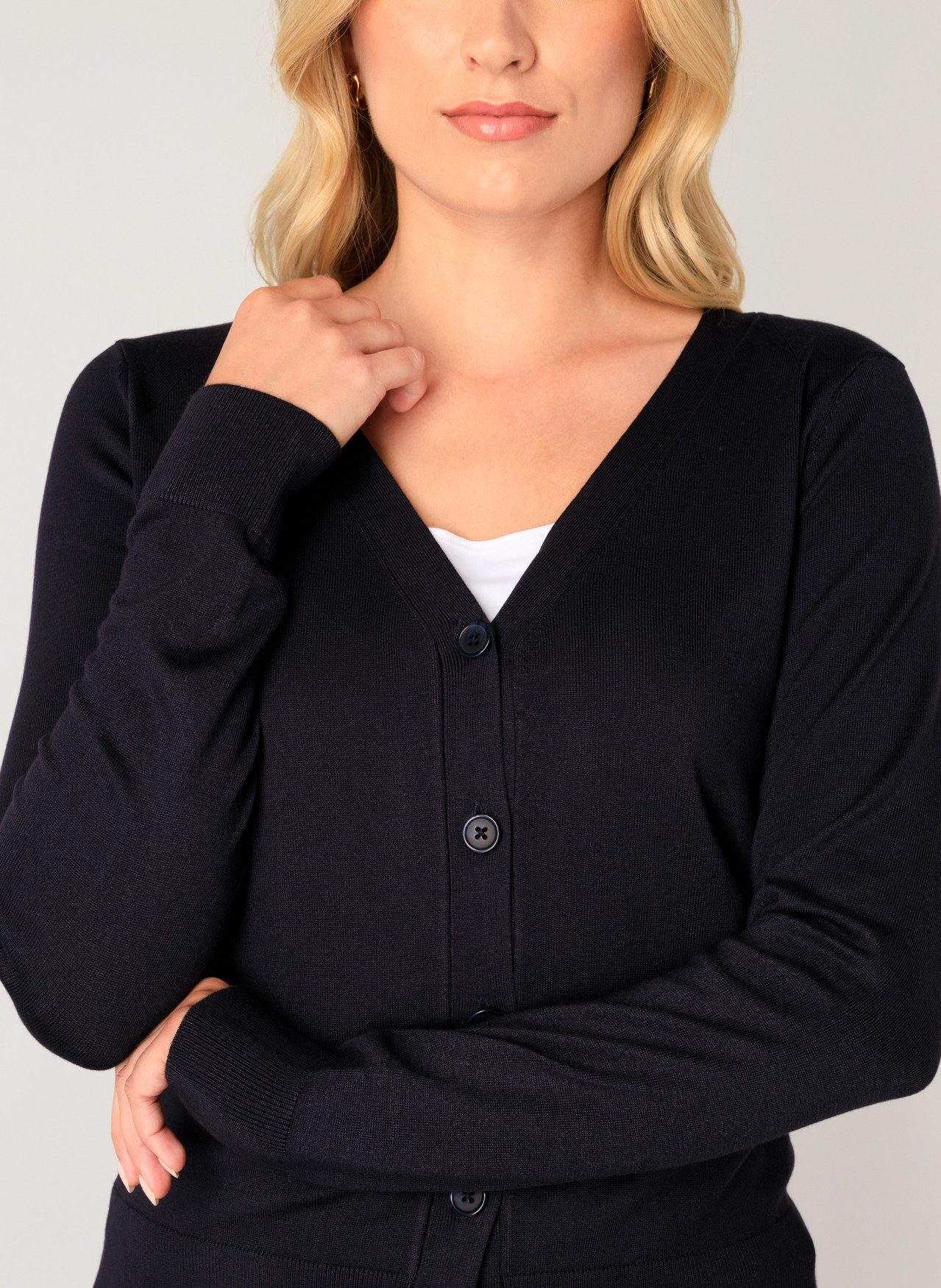 Base Level Strickjacke Yvon mit V-Ausschnitt