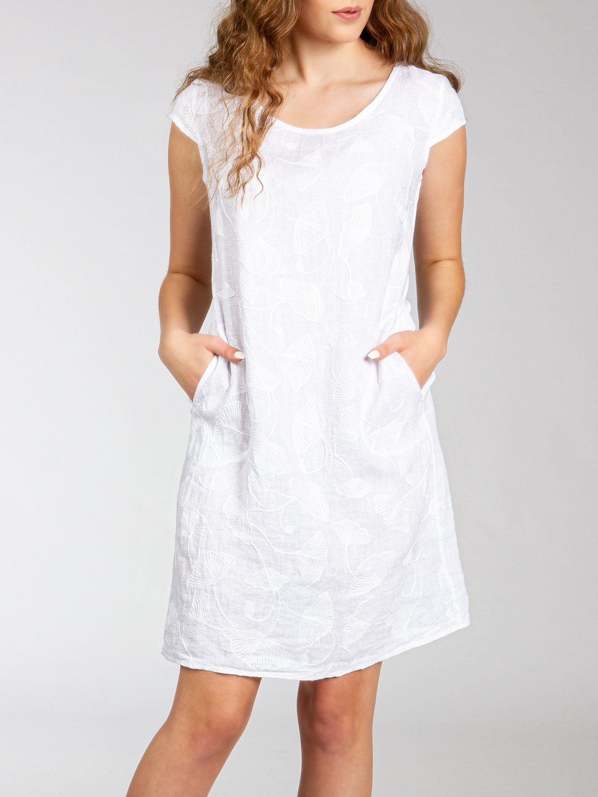 Caspar Sommerkleid SKL031 knielanges Damen Sommer Leinenkleid mit Ginko Blatt Stickmuster Luftig leicht, figurumspielende Form, mit seitlichem Jersey-Einsatz