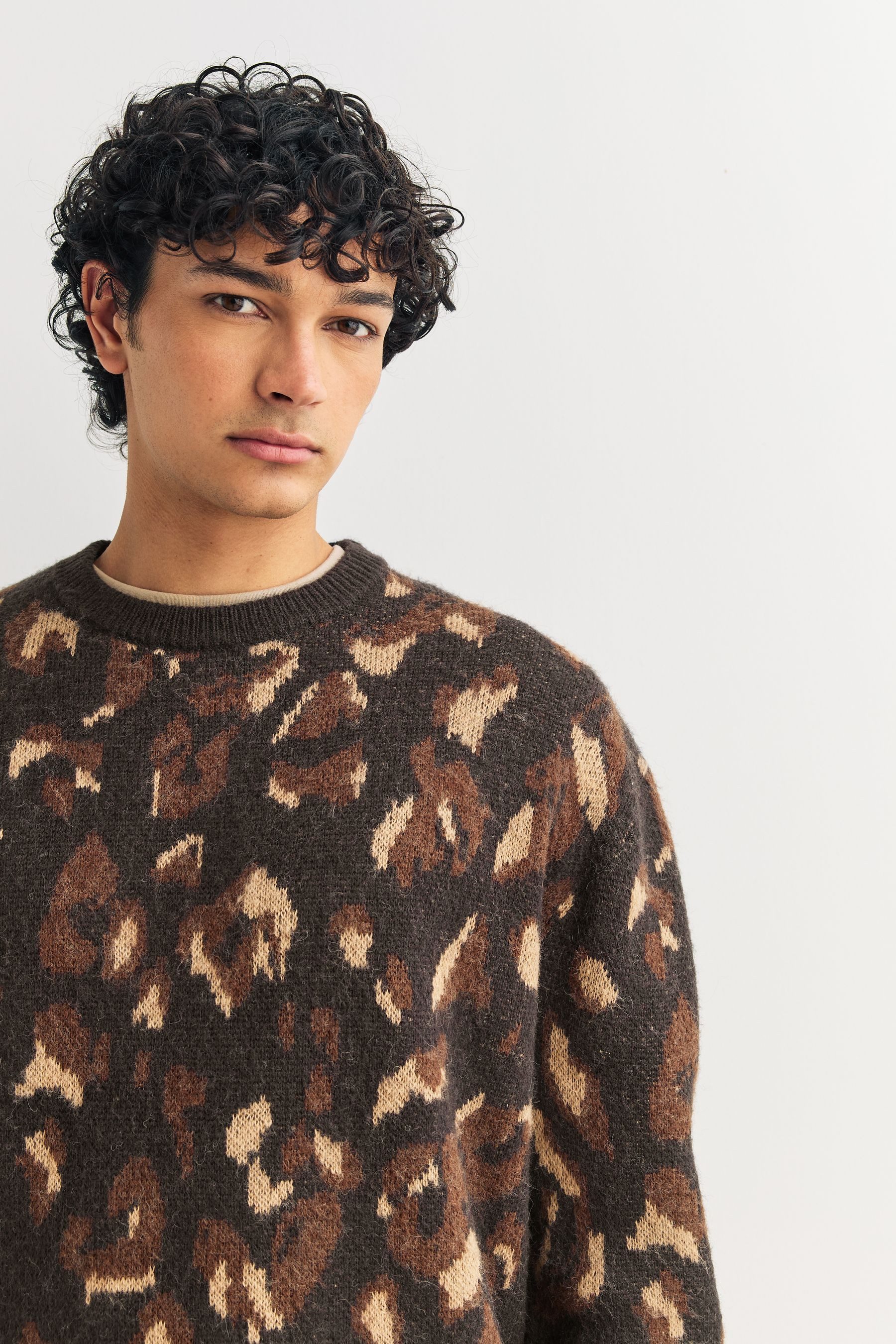 Next Rundhalspullover Relaxed Fit Rundhalspullover mit Leoparden-Print (1-tlg)