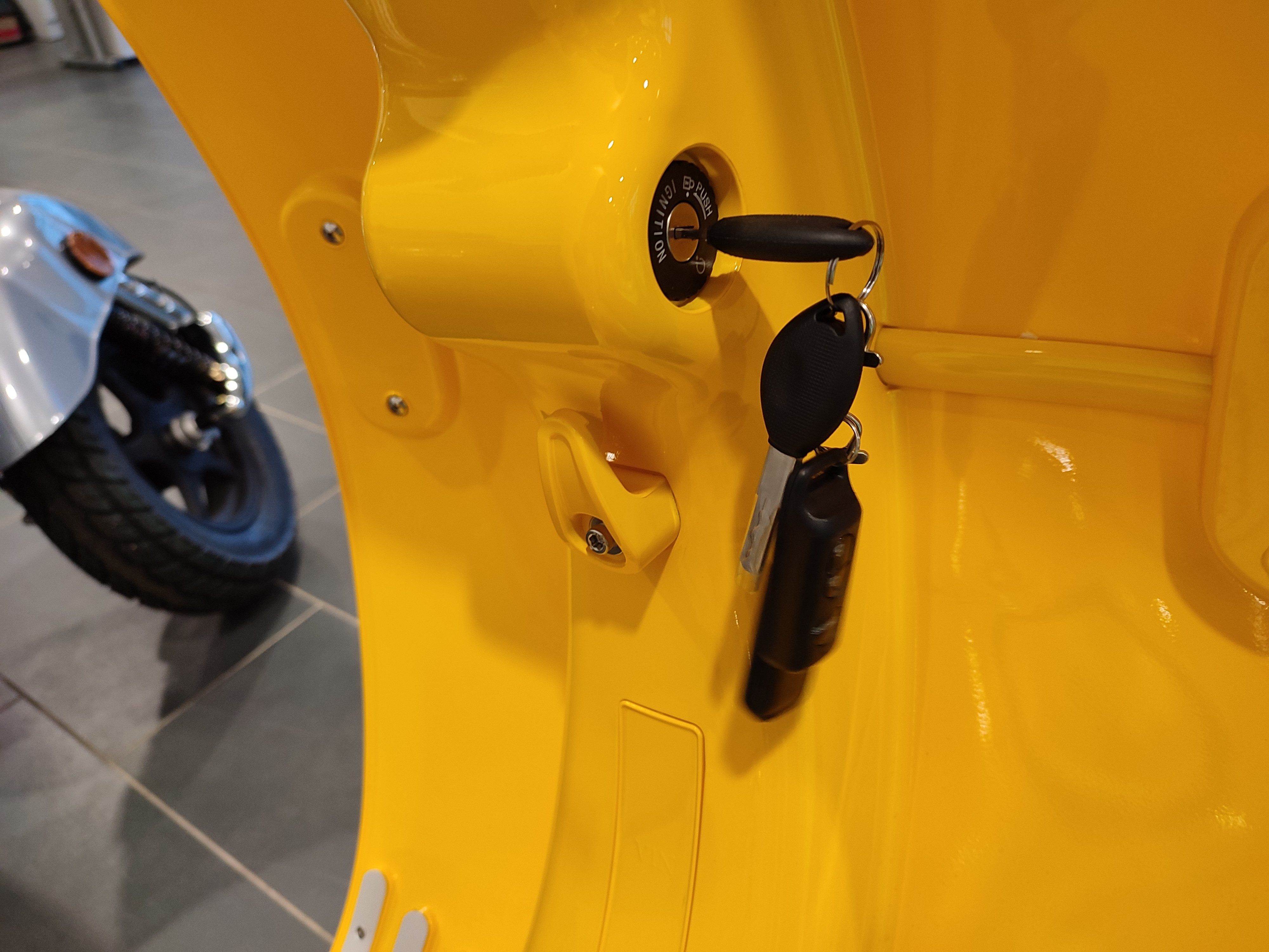 e-kuma E-Motorroller Sky, 3000,00 W, 45 km/h, inklusive Topcase, inklusive 1x 60V23,4 Ah Akku