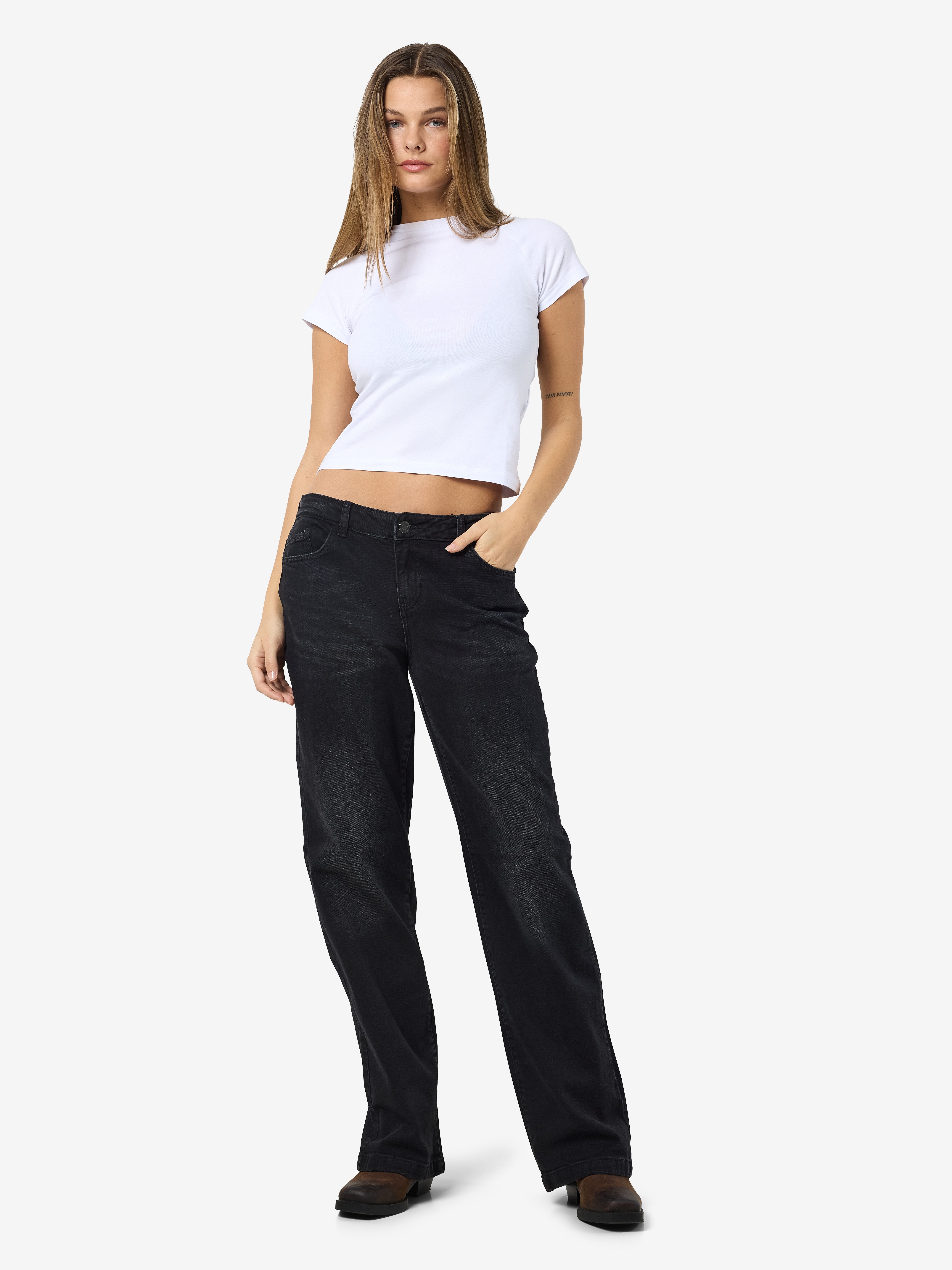 Noisy may Low-rise-Jeans NMNILA LW WIDE JEANS AZ423BL NOOS
