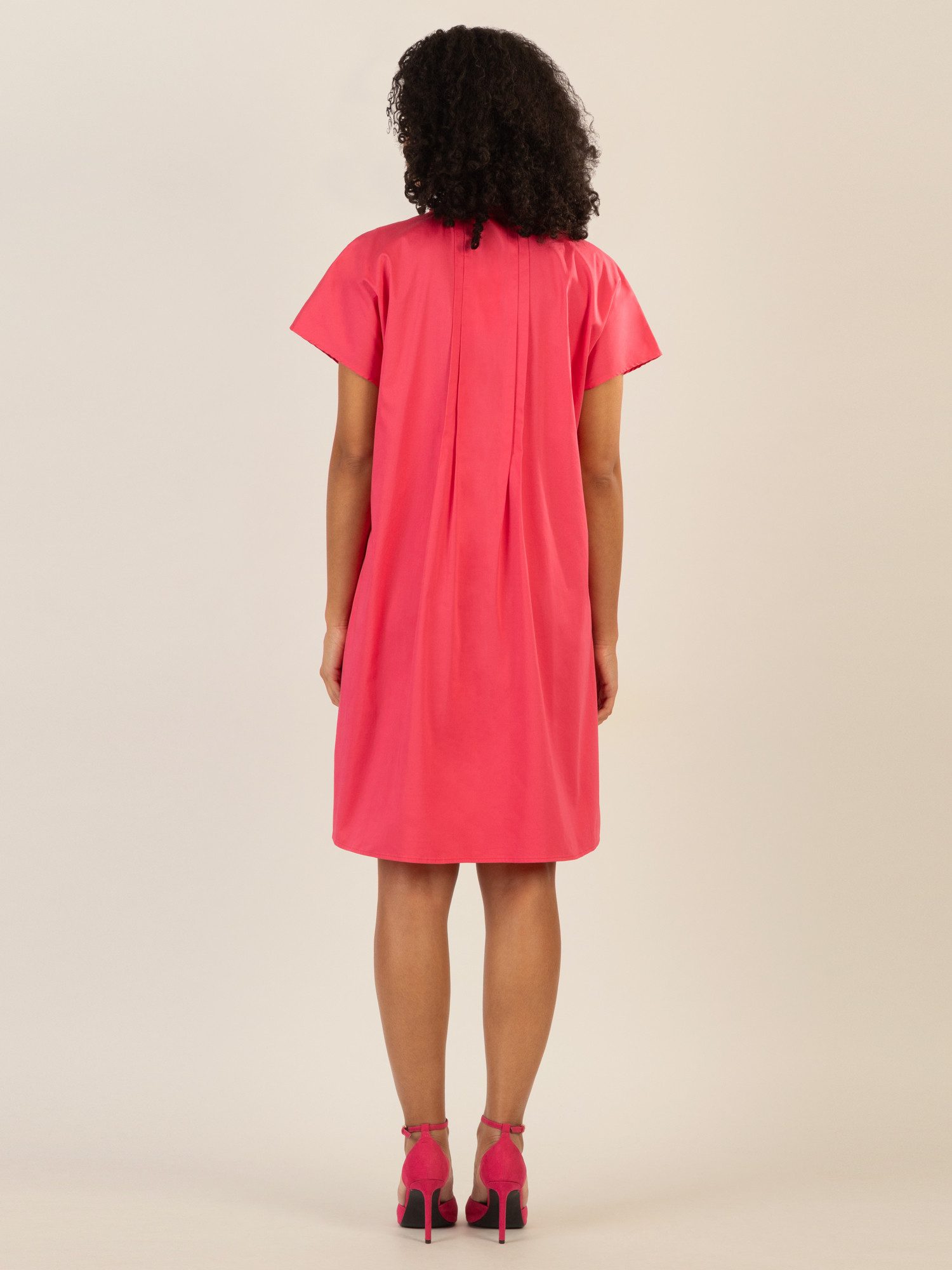mint & mia Midikleid mit Stehkragen und Falten