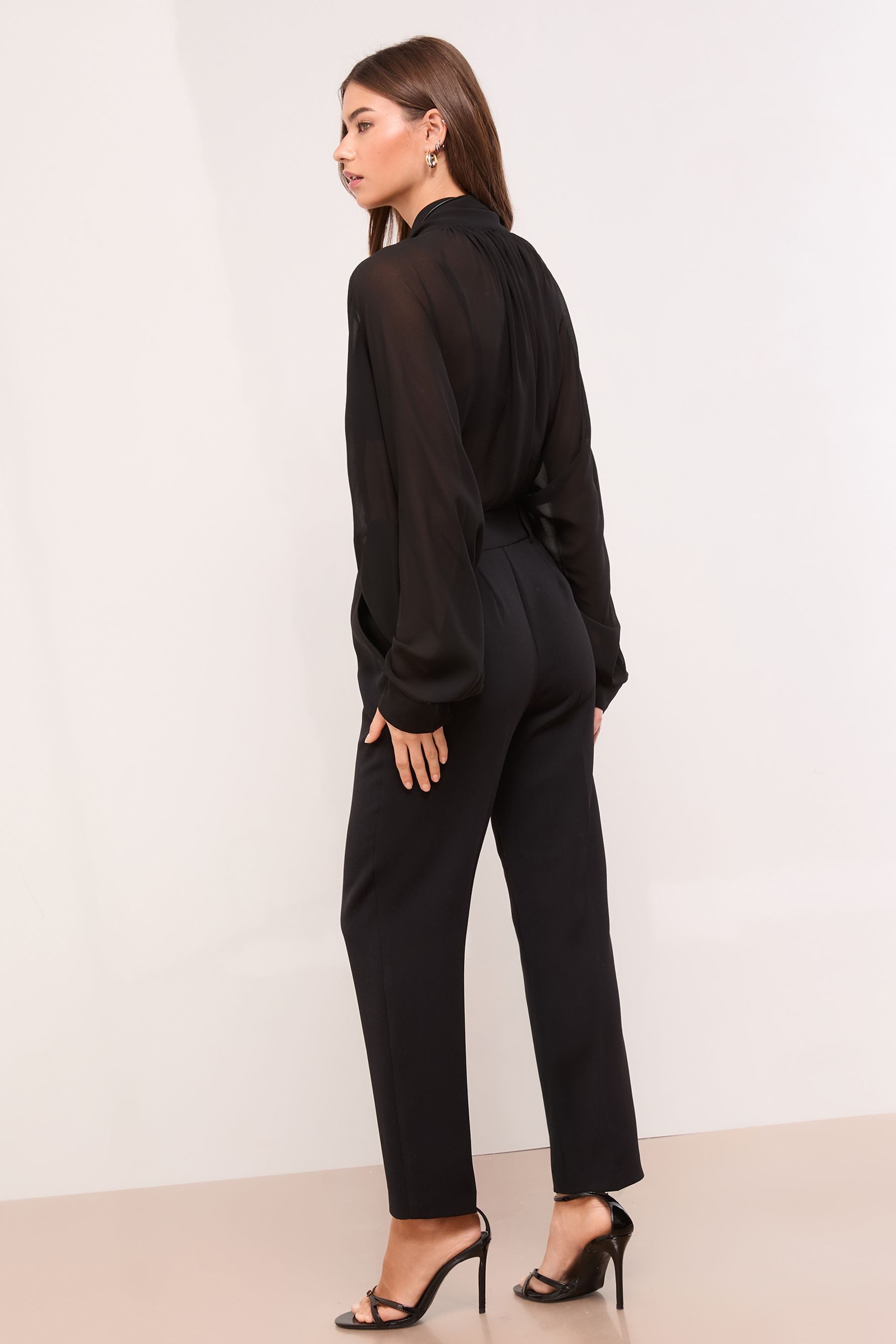 LIPSY Stoffhose Lipsy Premium Tailored Fit Hose mit konischem Bein (1-tlg)