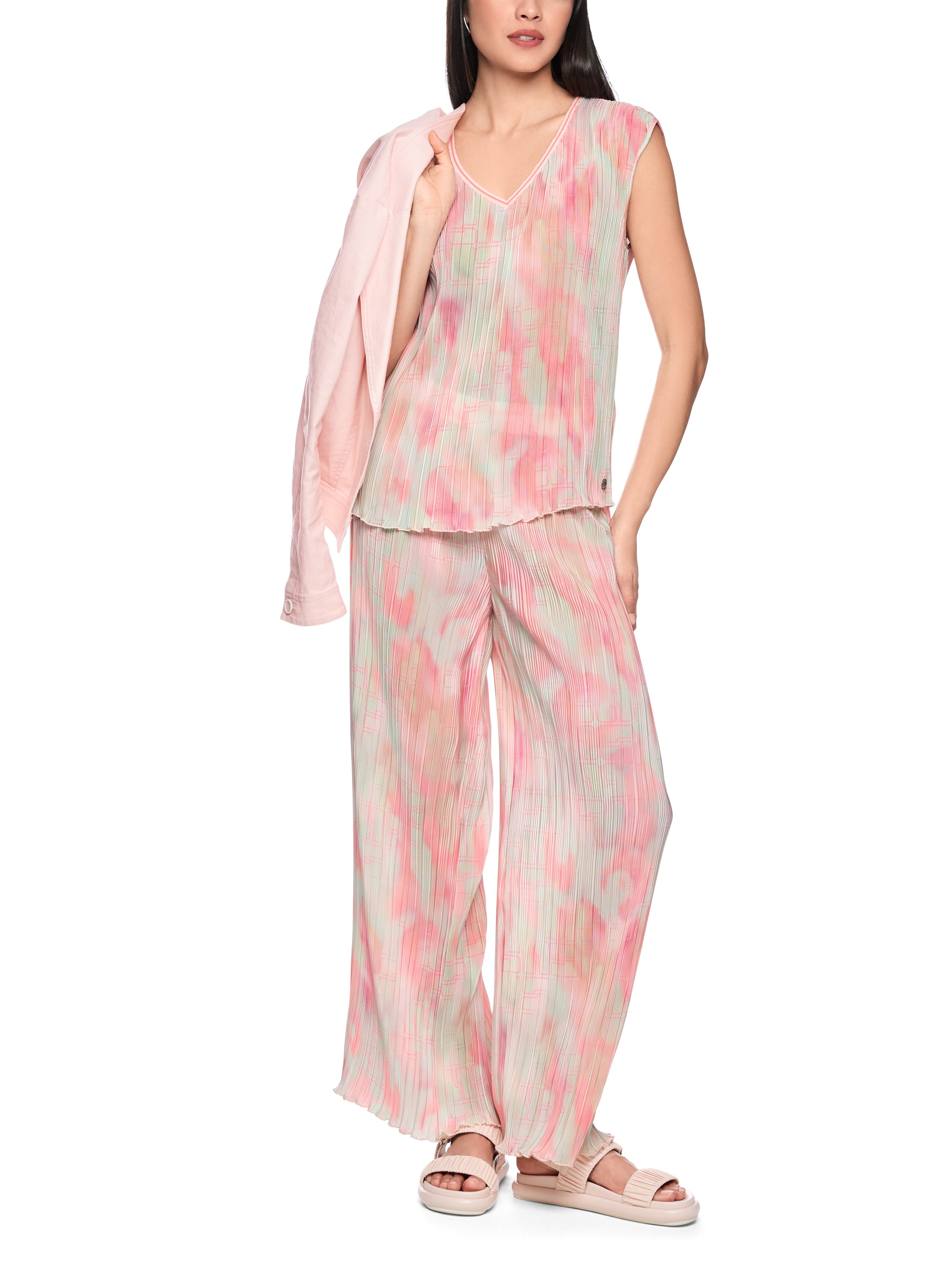 Marc Cain Blusentop Mindful Moving Premium Damenmode ärmellos, Plissee