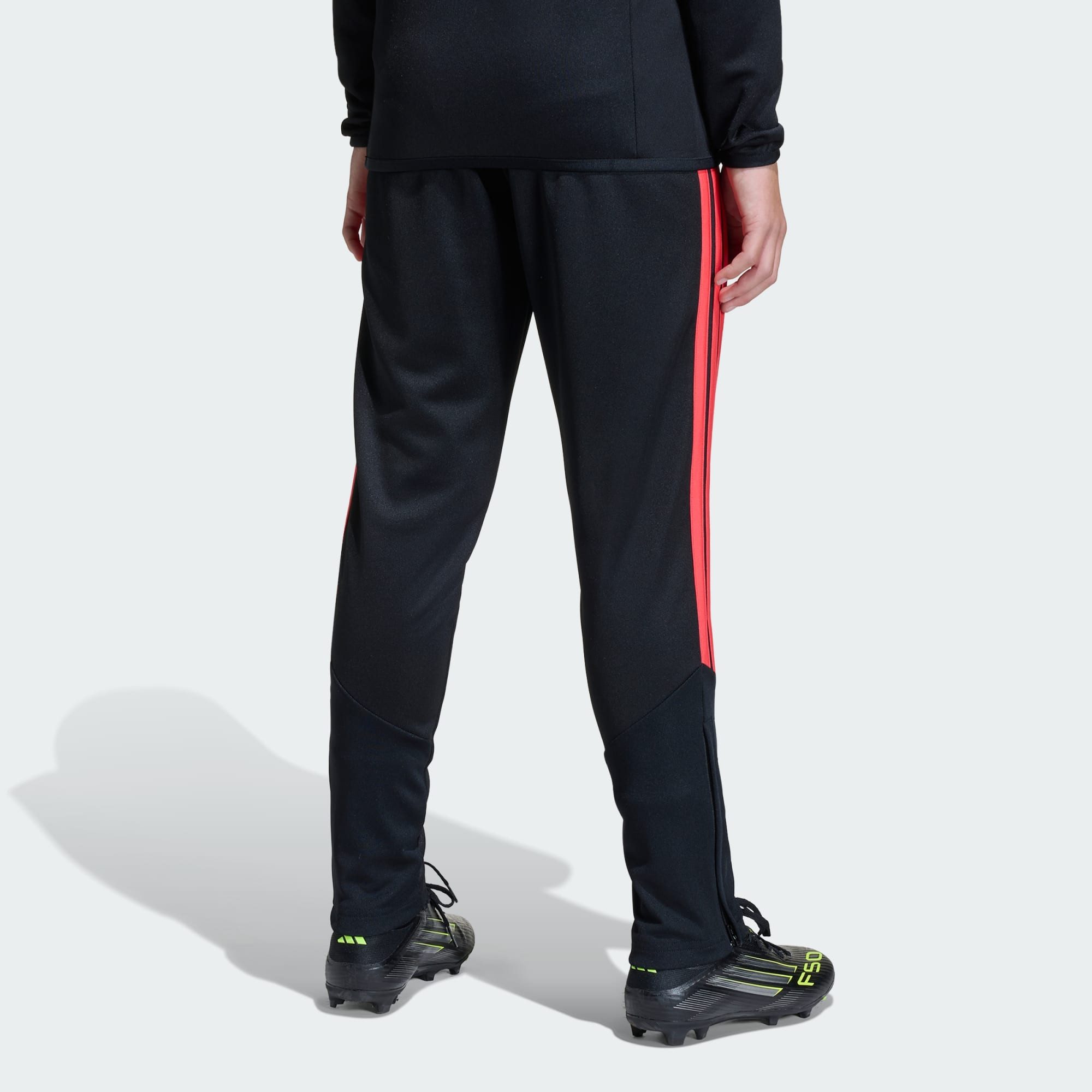 adidas Performance Trainingshose TIRO26 LEAGUE KIDS TRAININGSHOSE, ENGE PASSFORM (1-tlg)